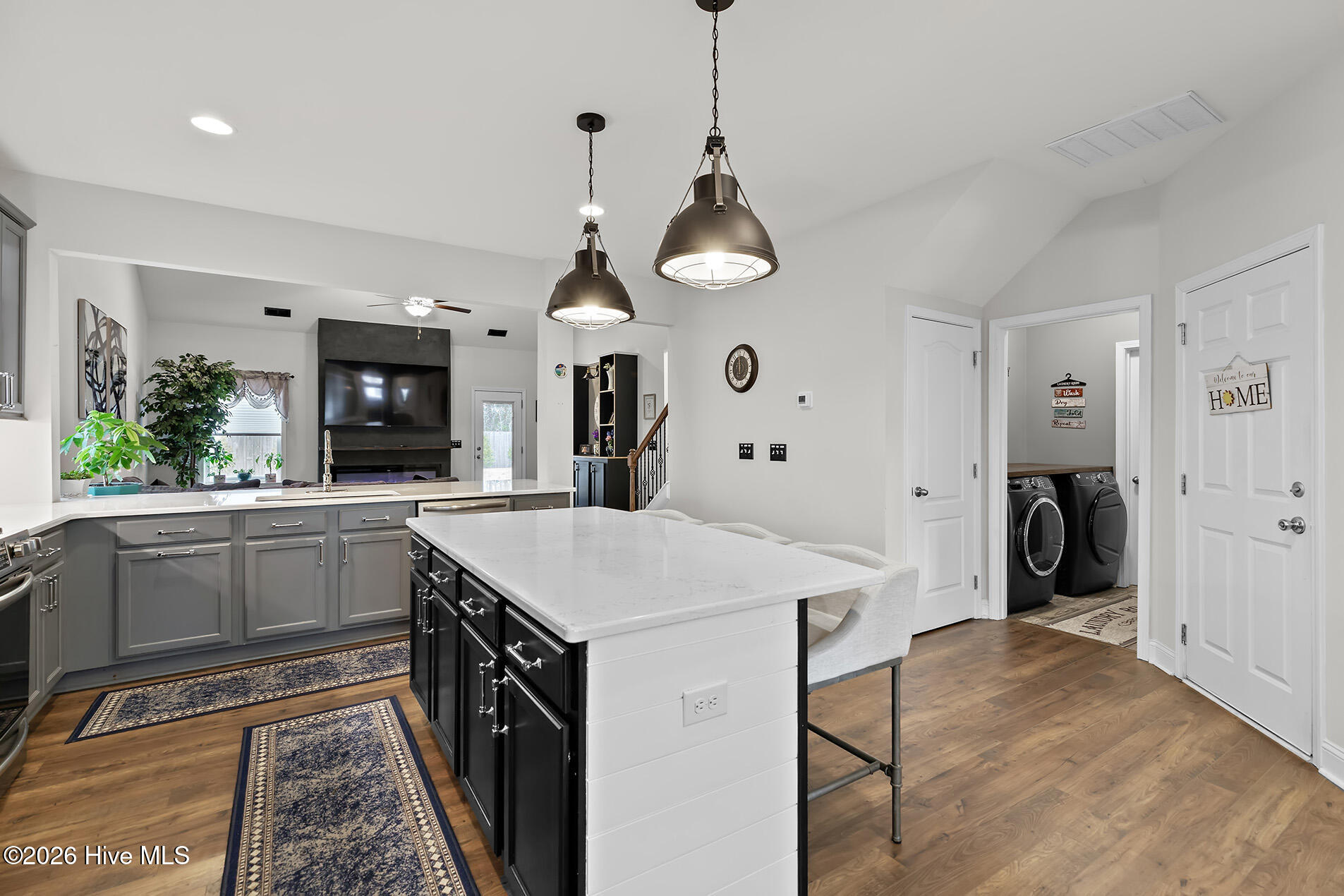 100549567 | Photo 11