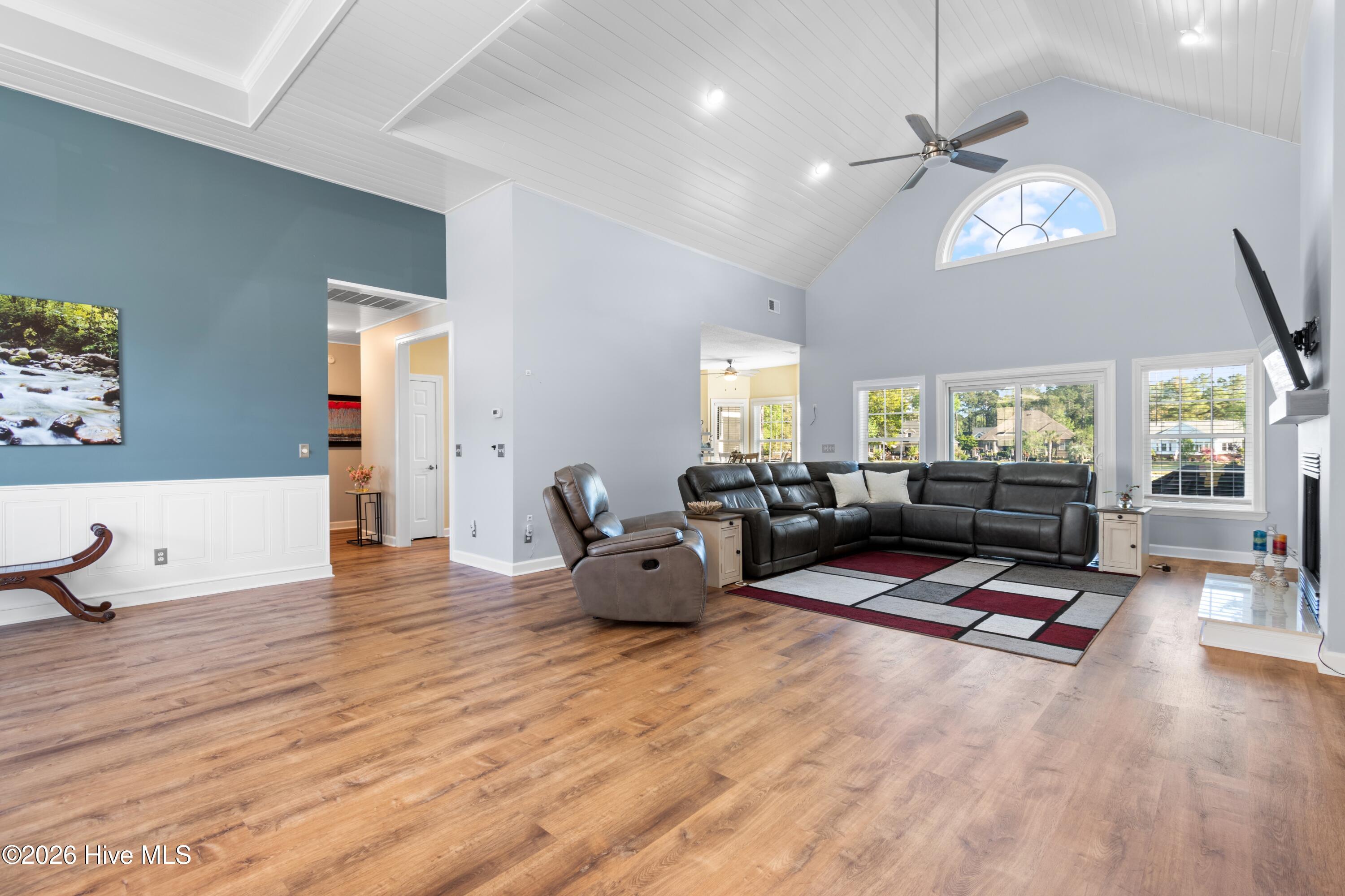 100564906 | Photo 12