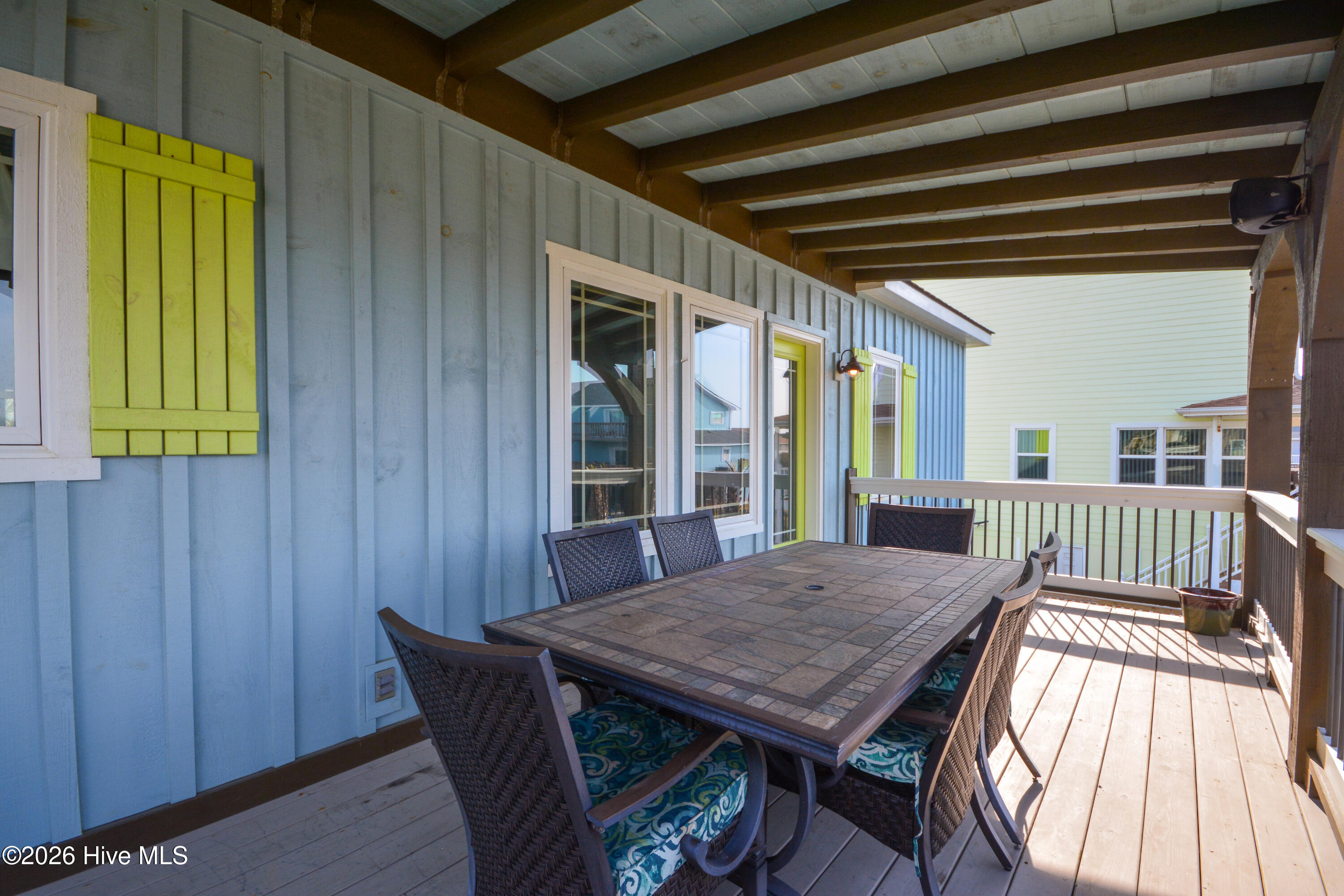 100565918 | Photo 32