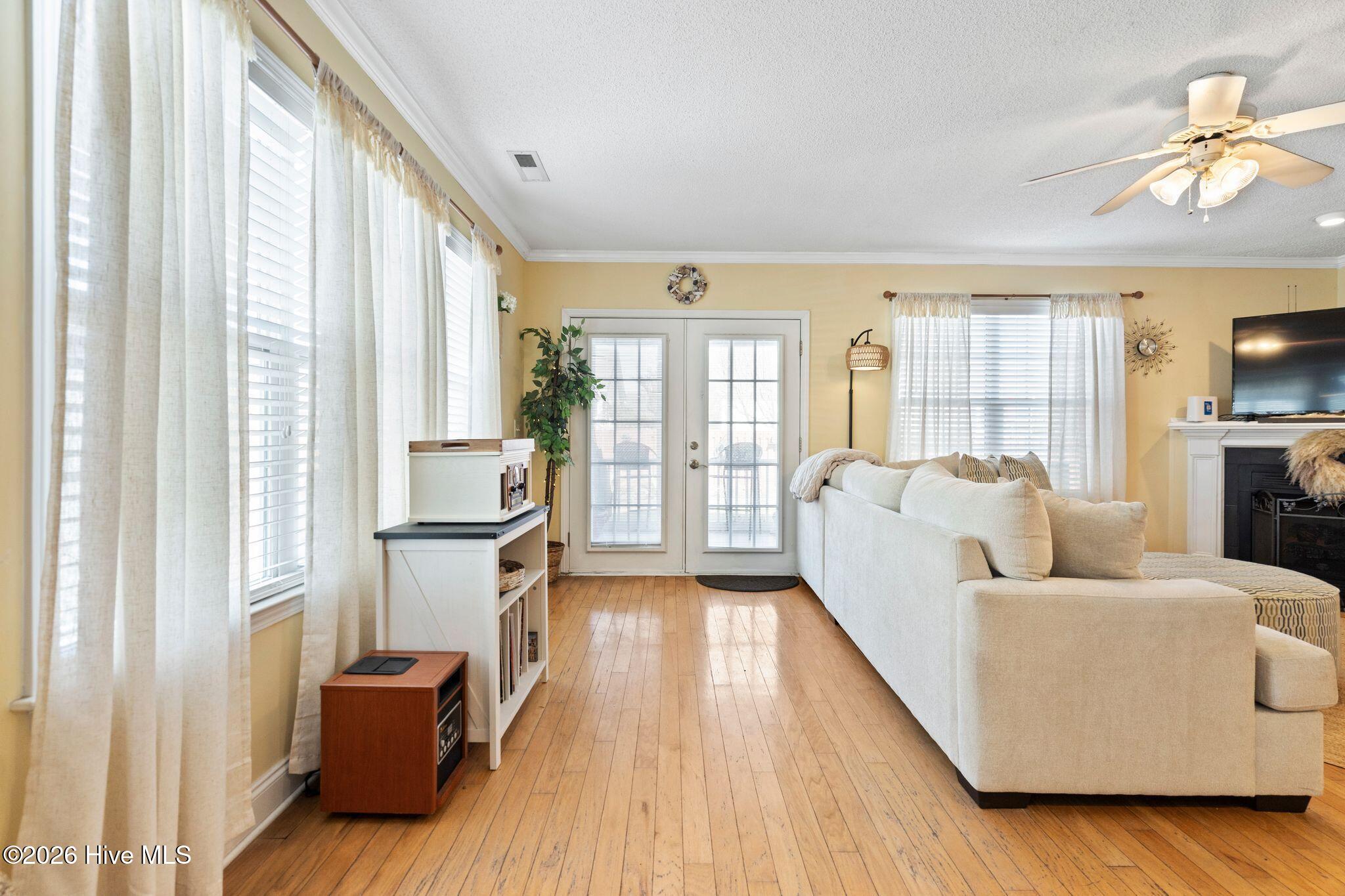 100554747 | Photo 48