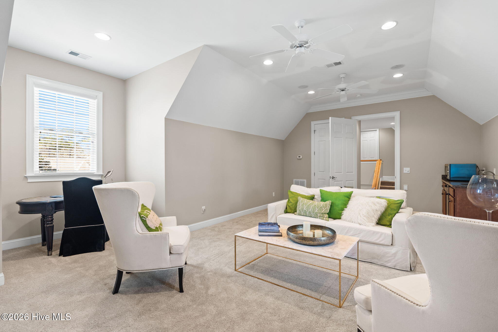 100559683 | Photo 45