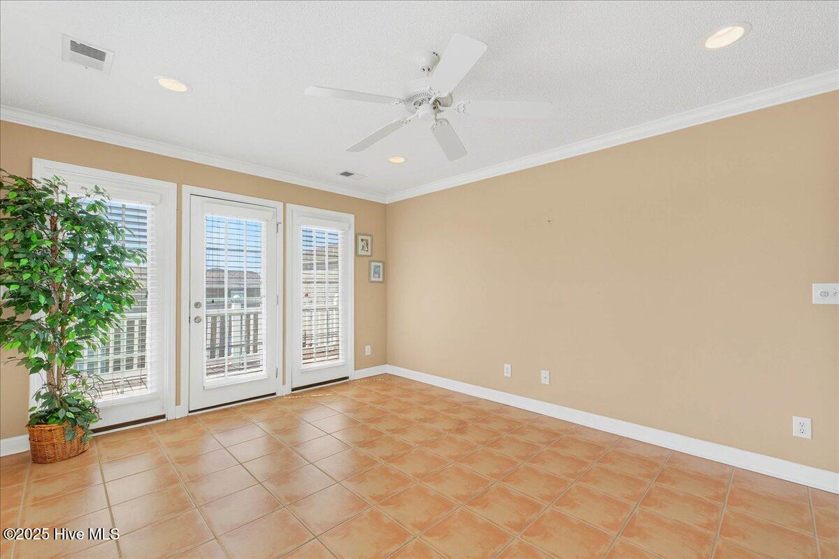 100522295 | Photo 45