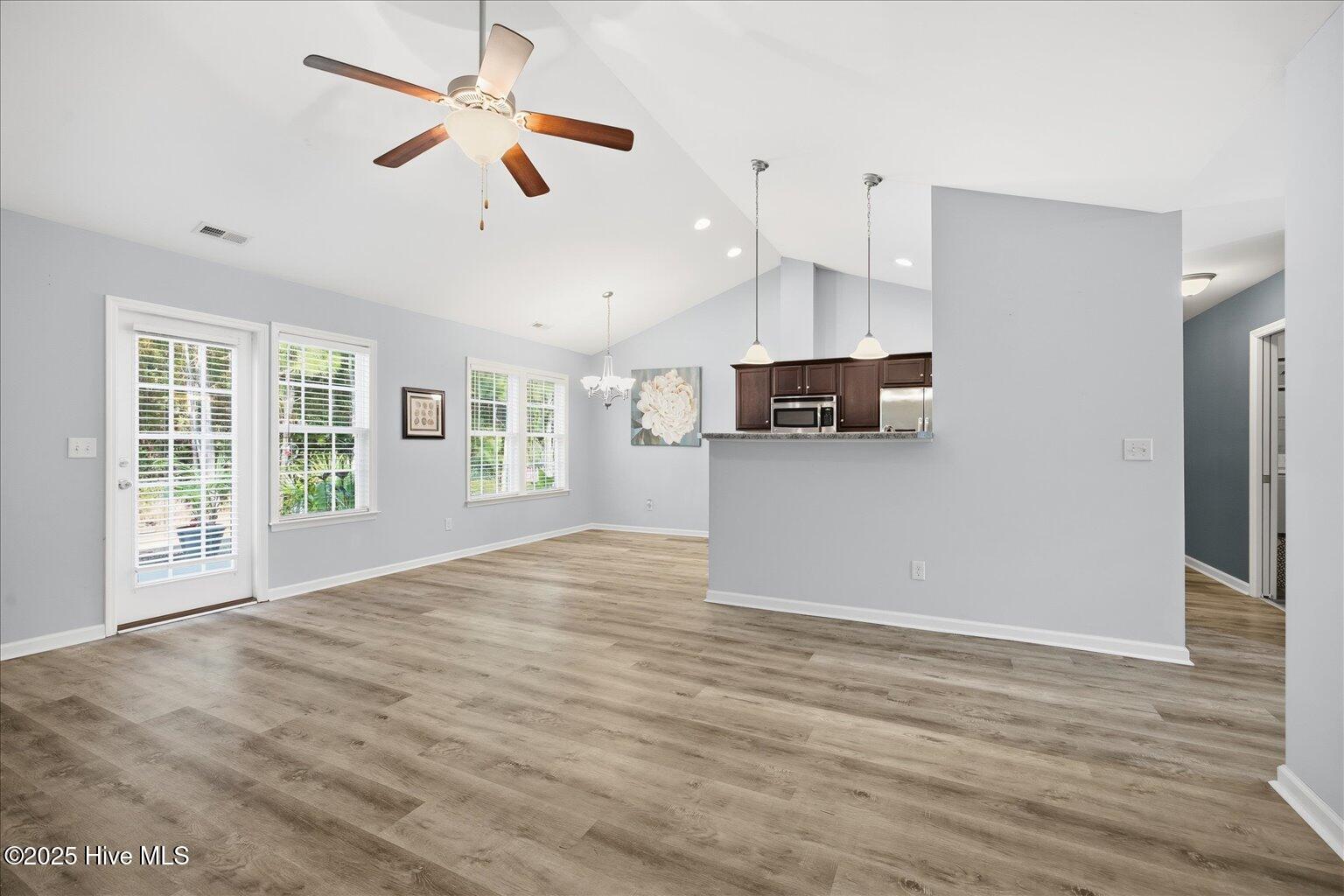 100543351 | Photo 17