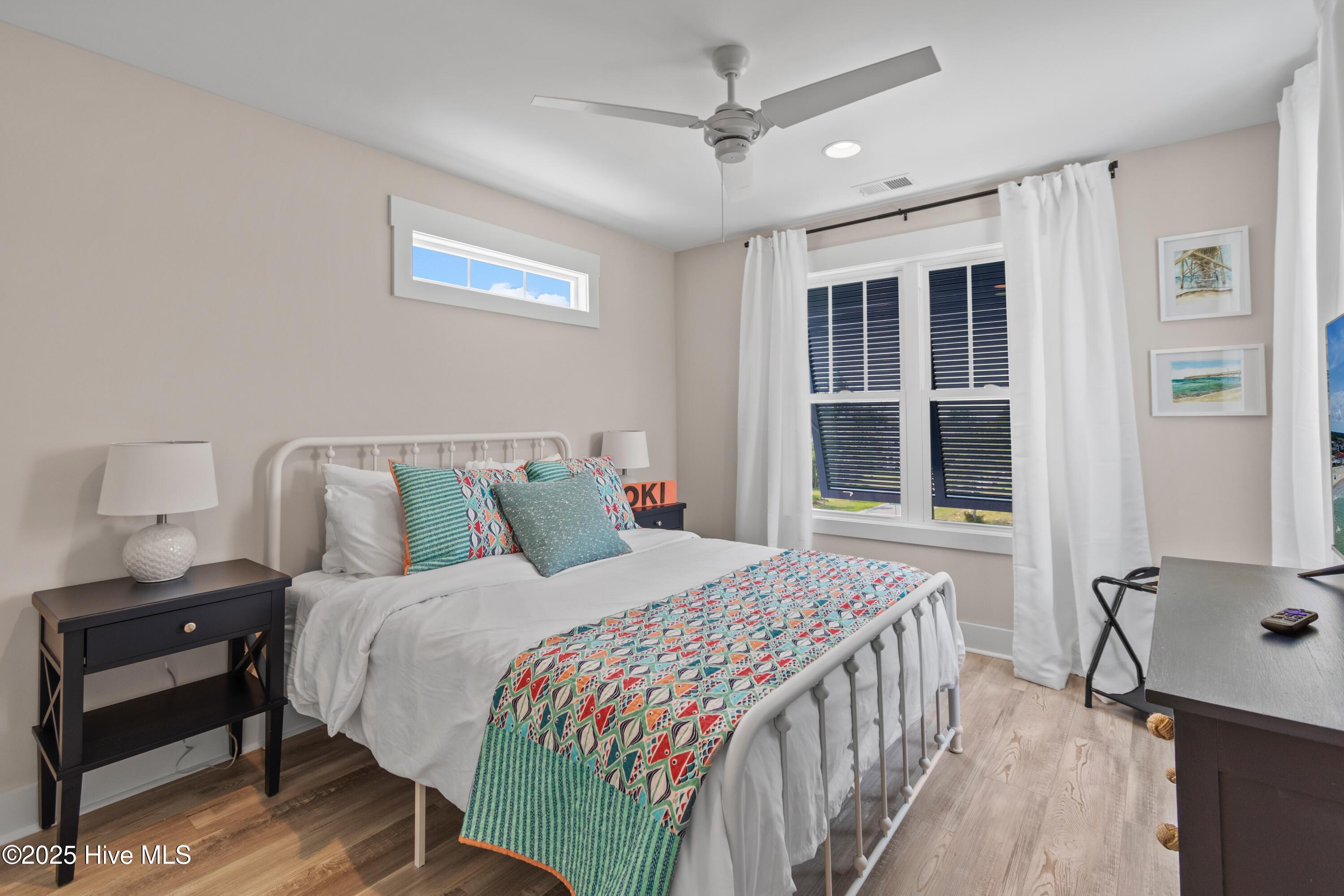 100544300 | Photo 37