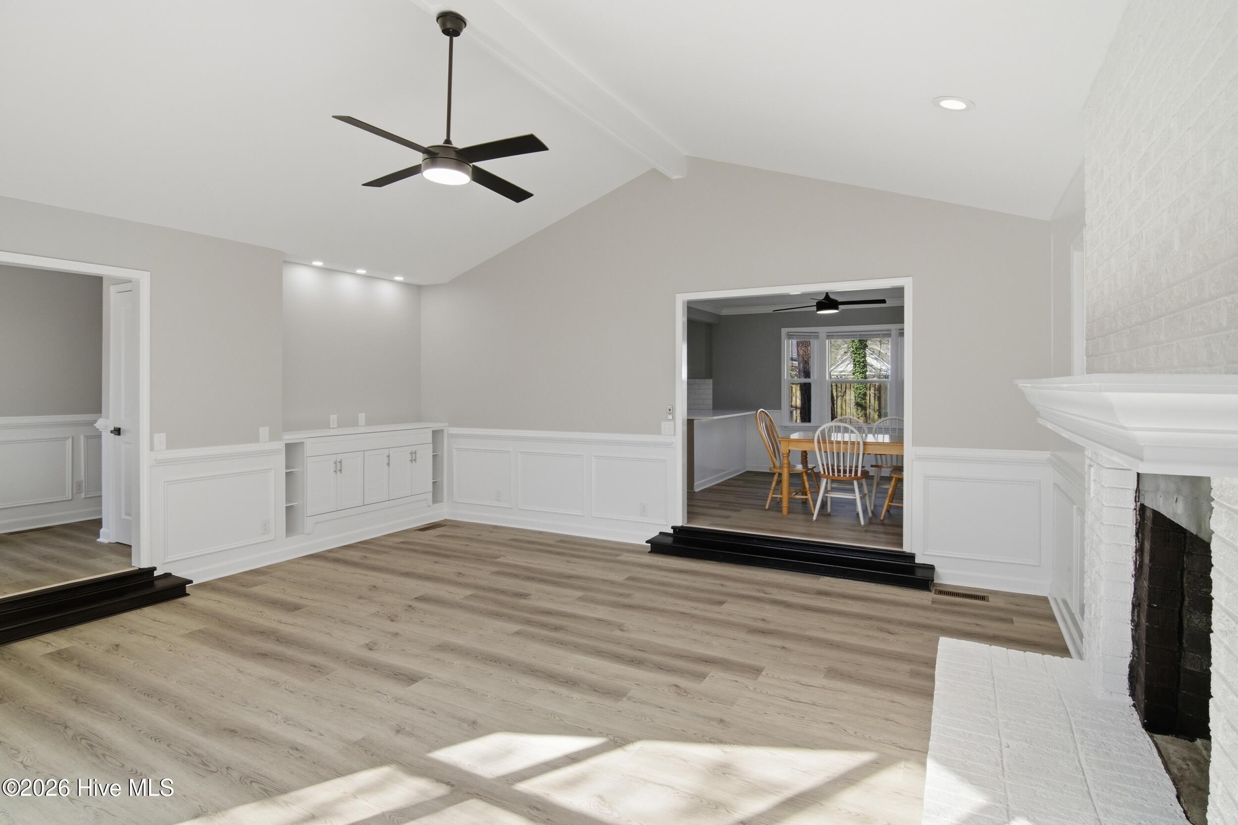 100553868 | Photo 25