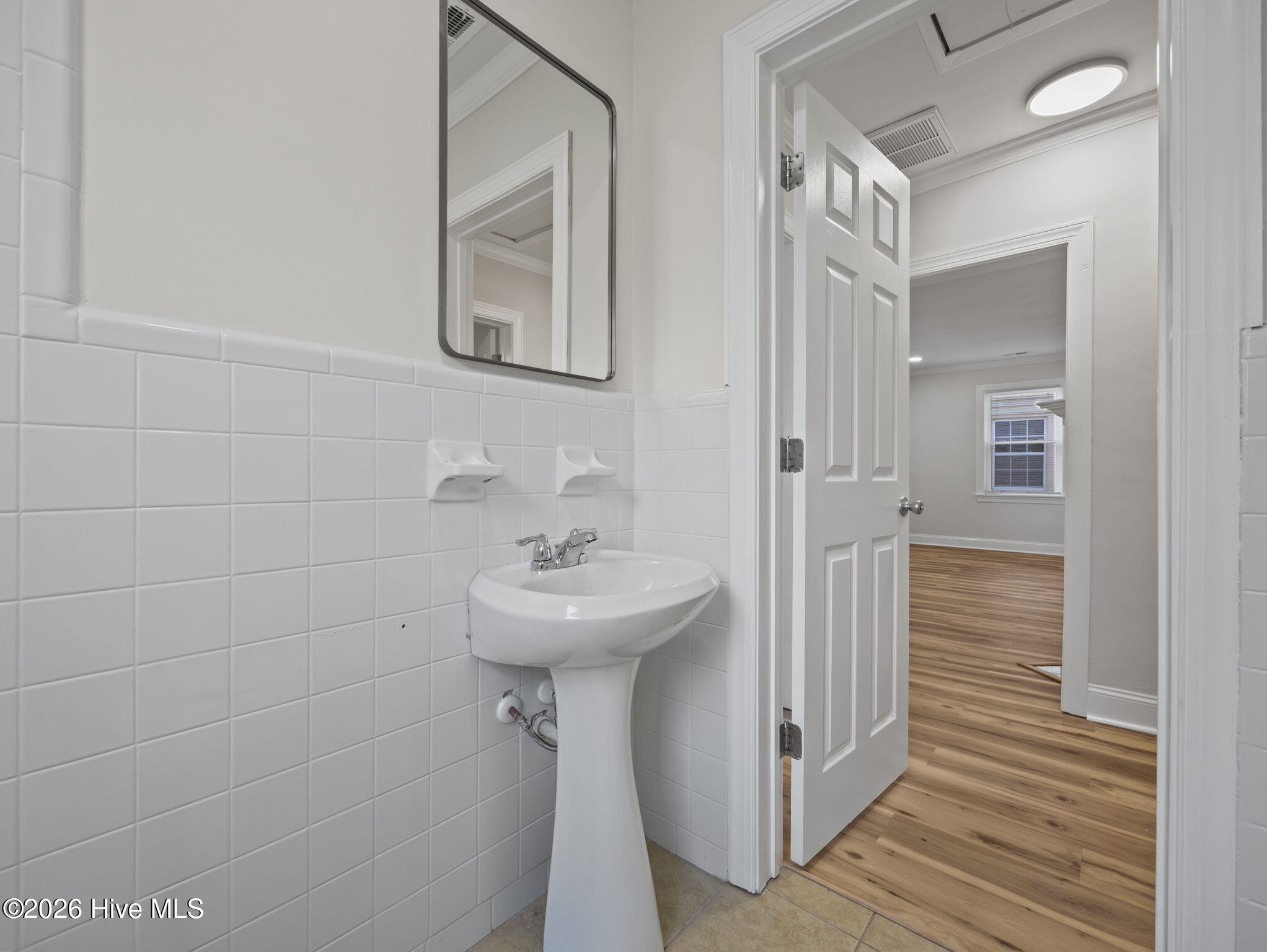 100568668 | Photo 37