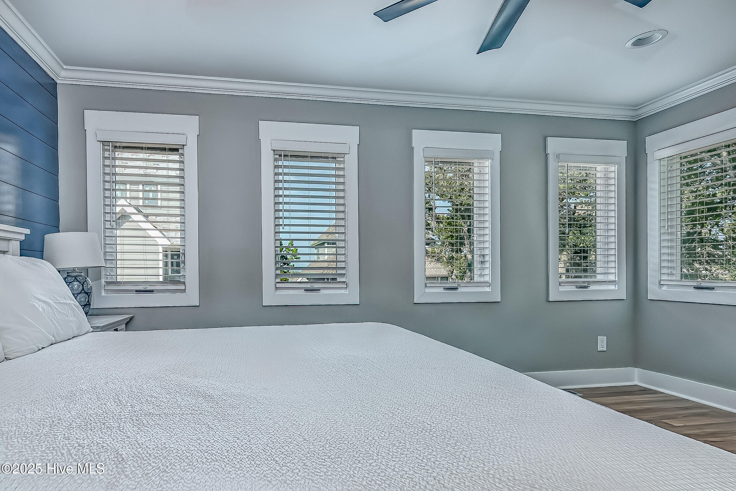 100543334 | Photo 24