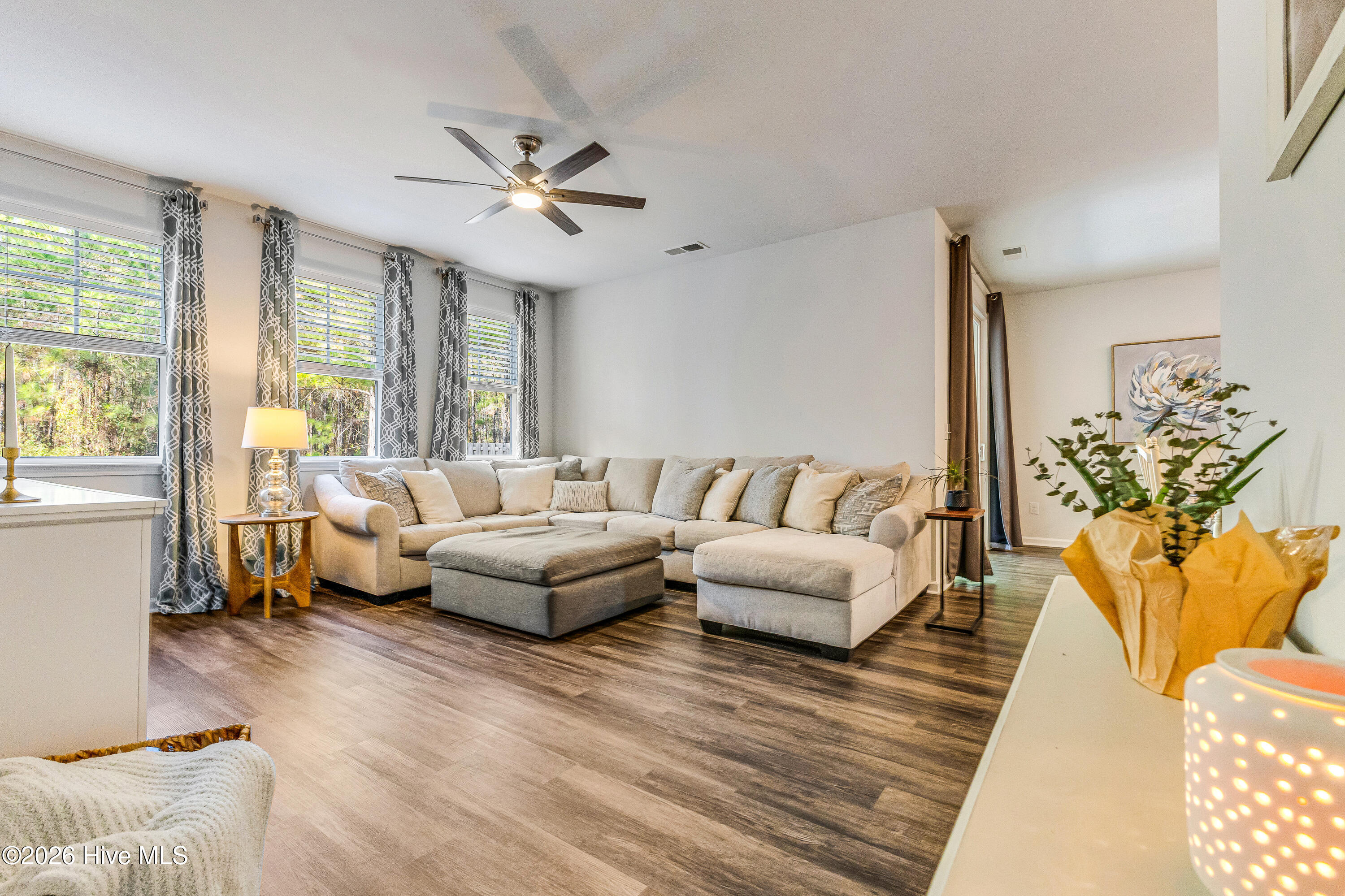 100549305 | Photo 18