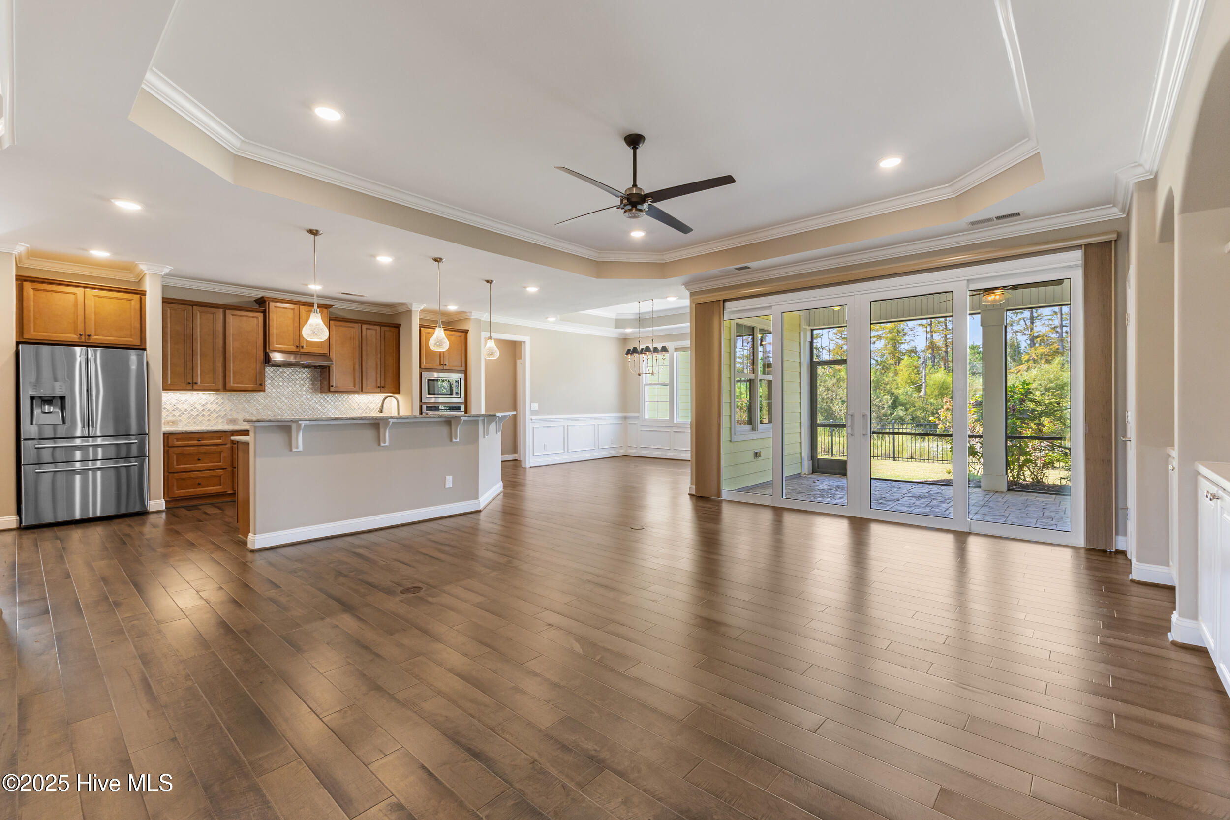 100534390 | Photo 11