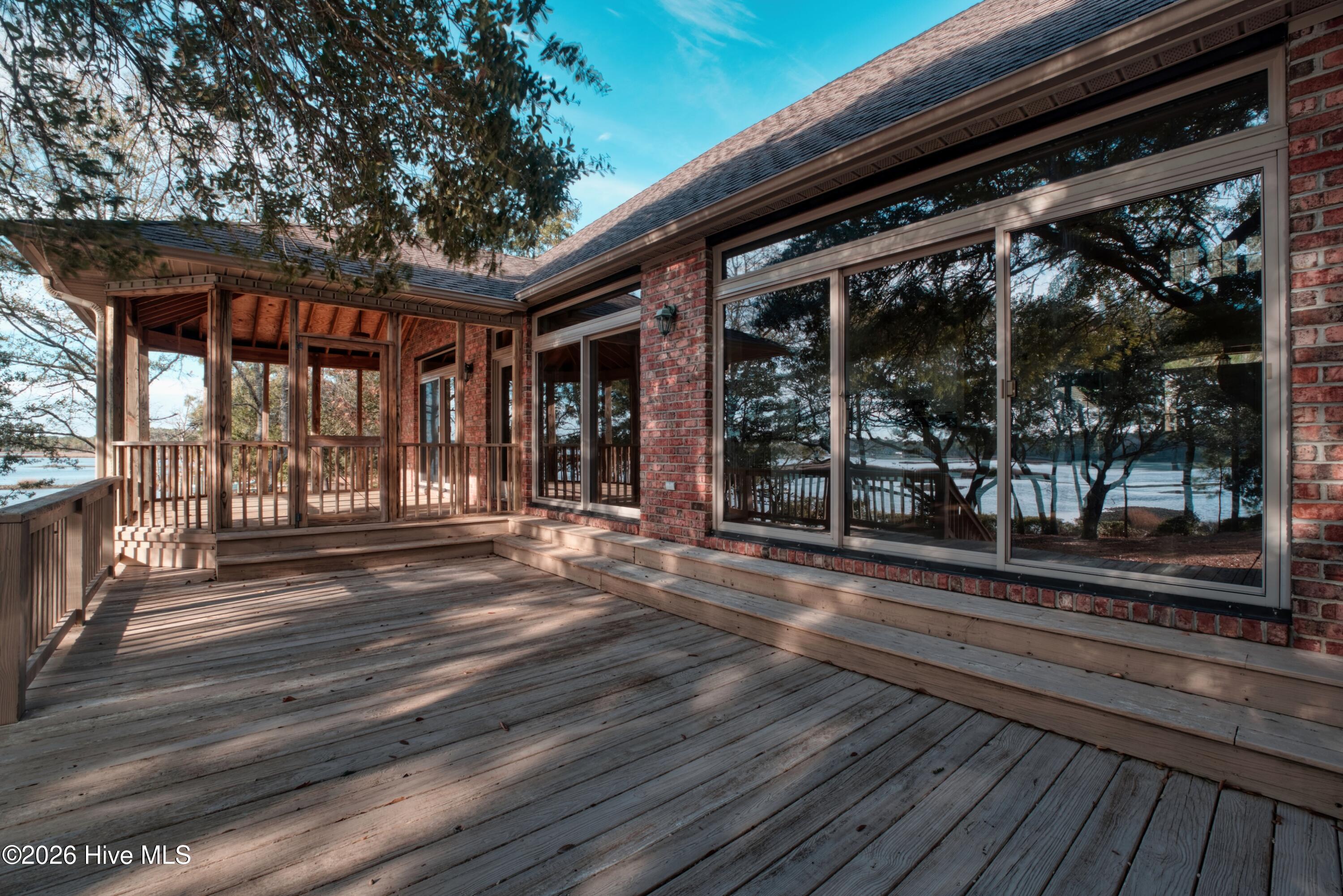 100551143 | Photo 24