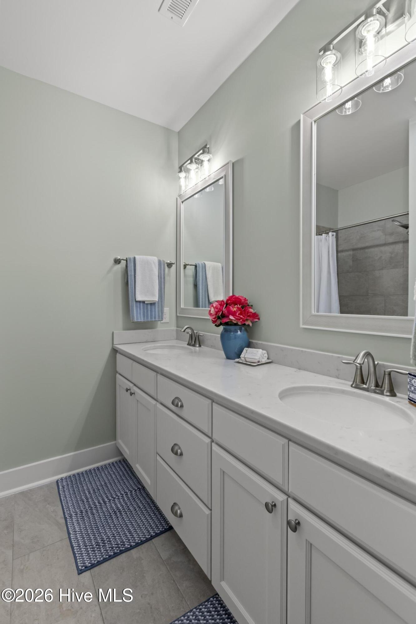 100552485 | Photo 28