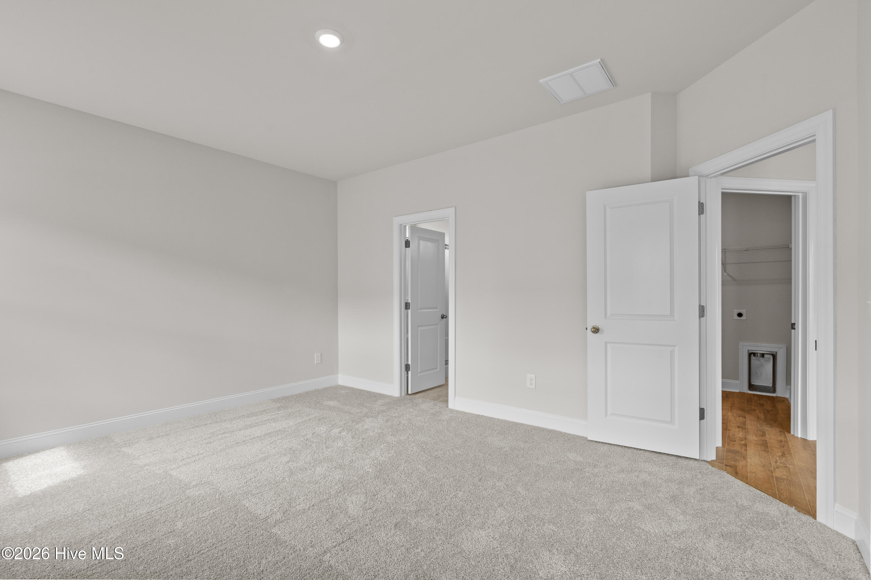 100553365 | Photo 13