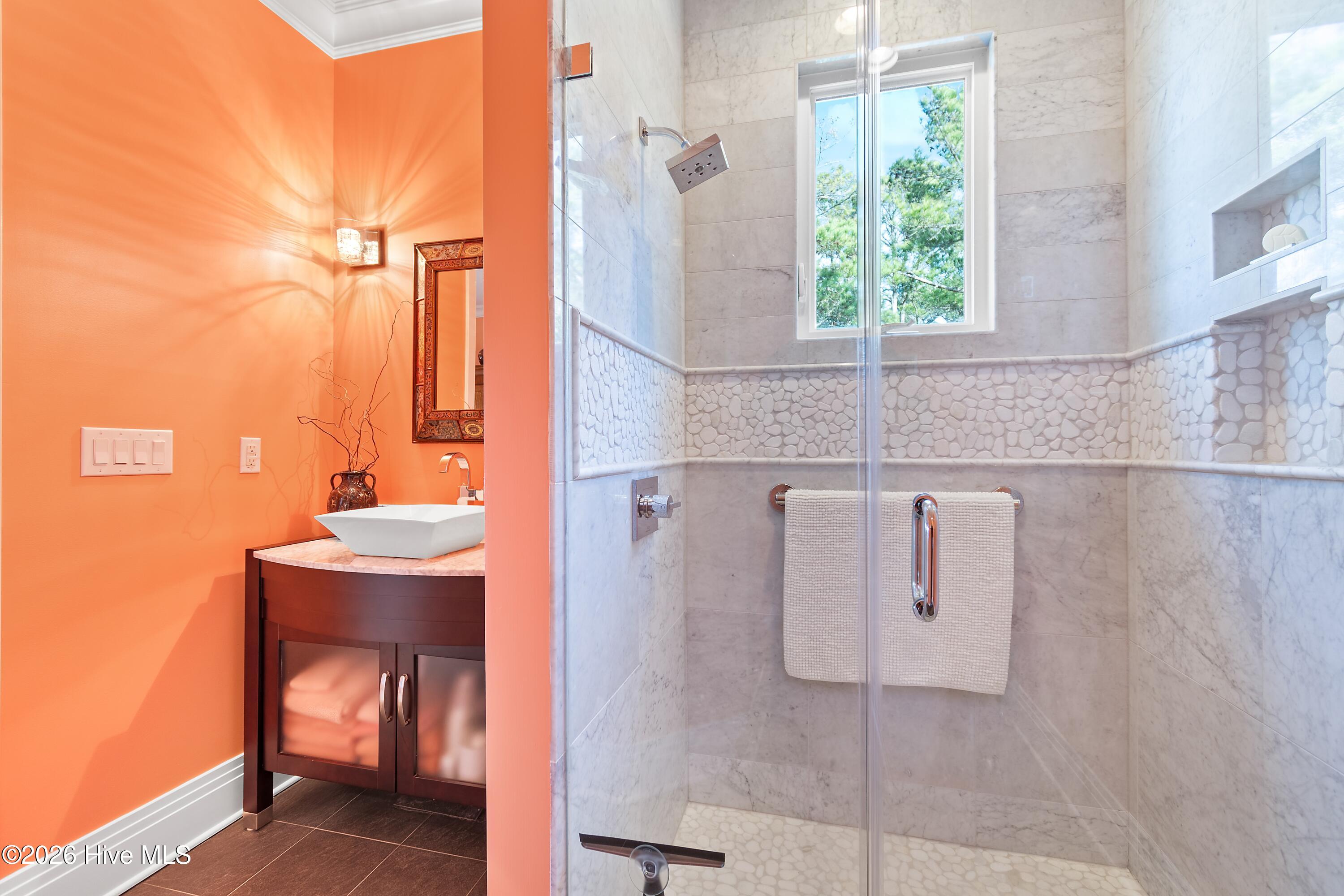 100549658 | Photo 46