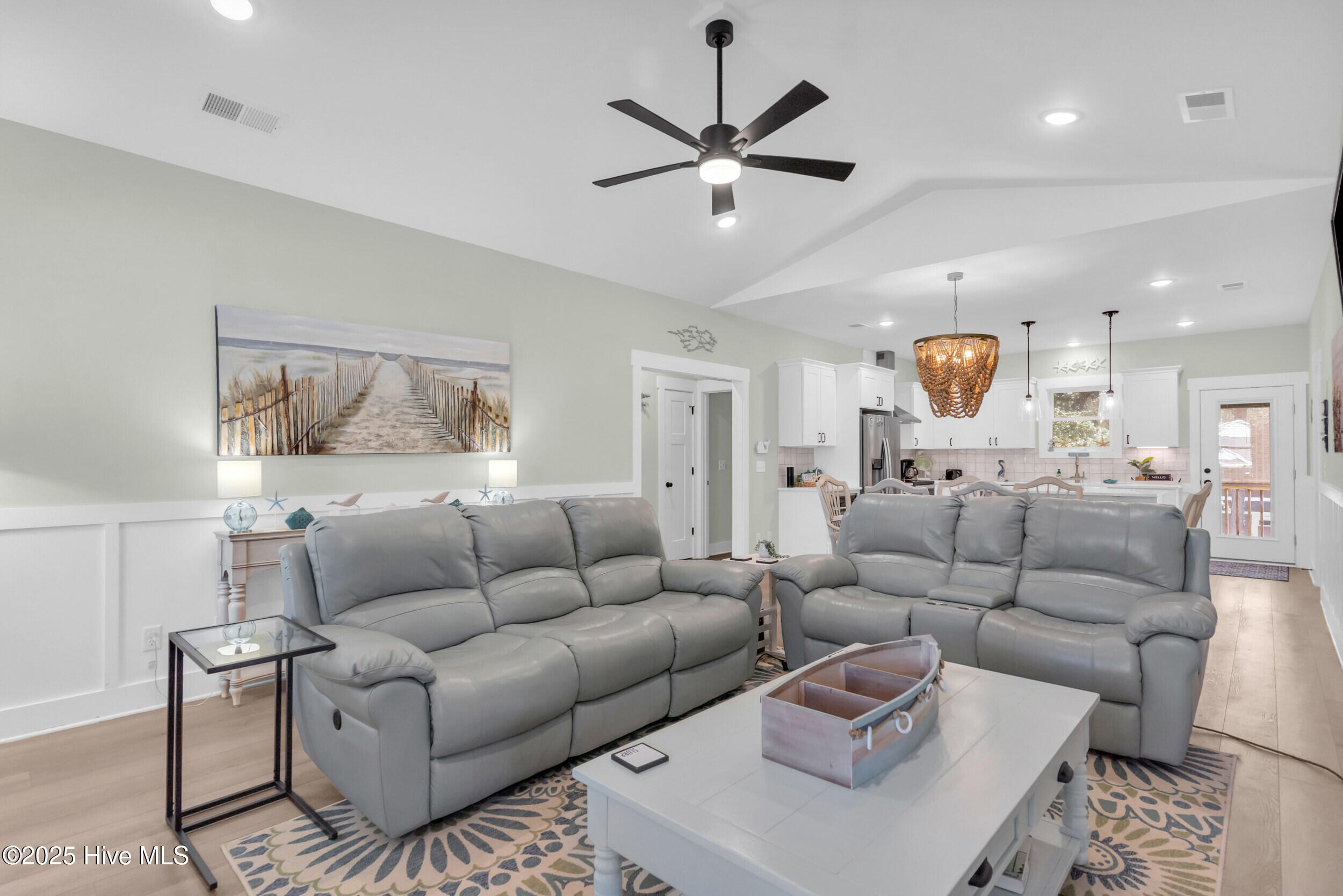 100534529 | Photo 12