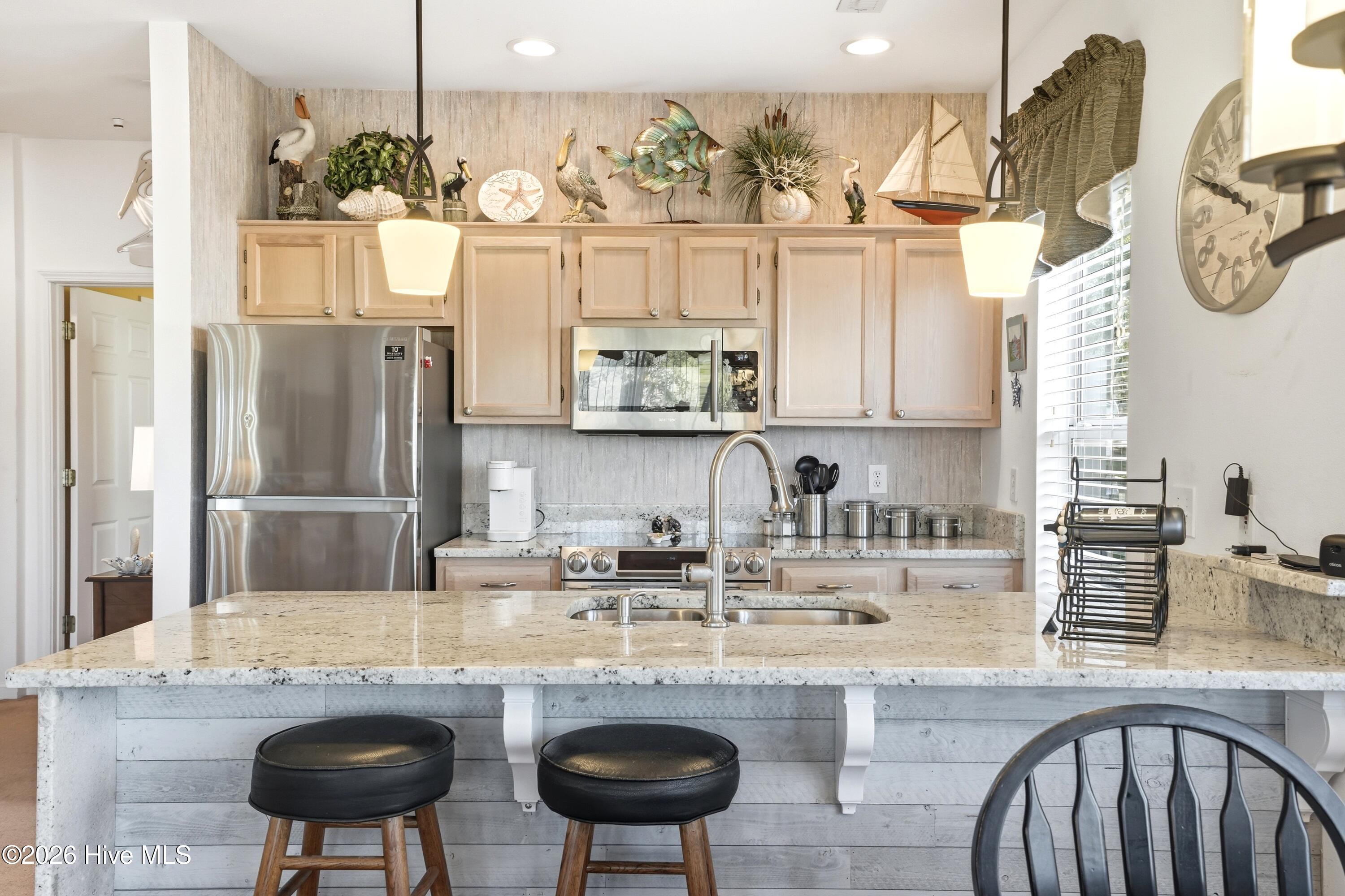 100561892 | Photo 19