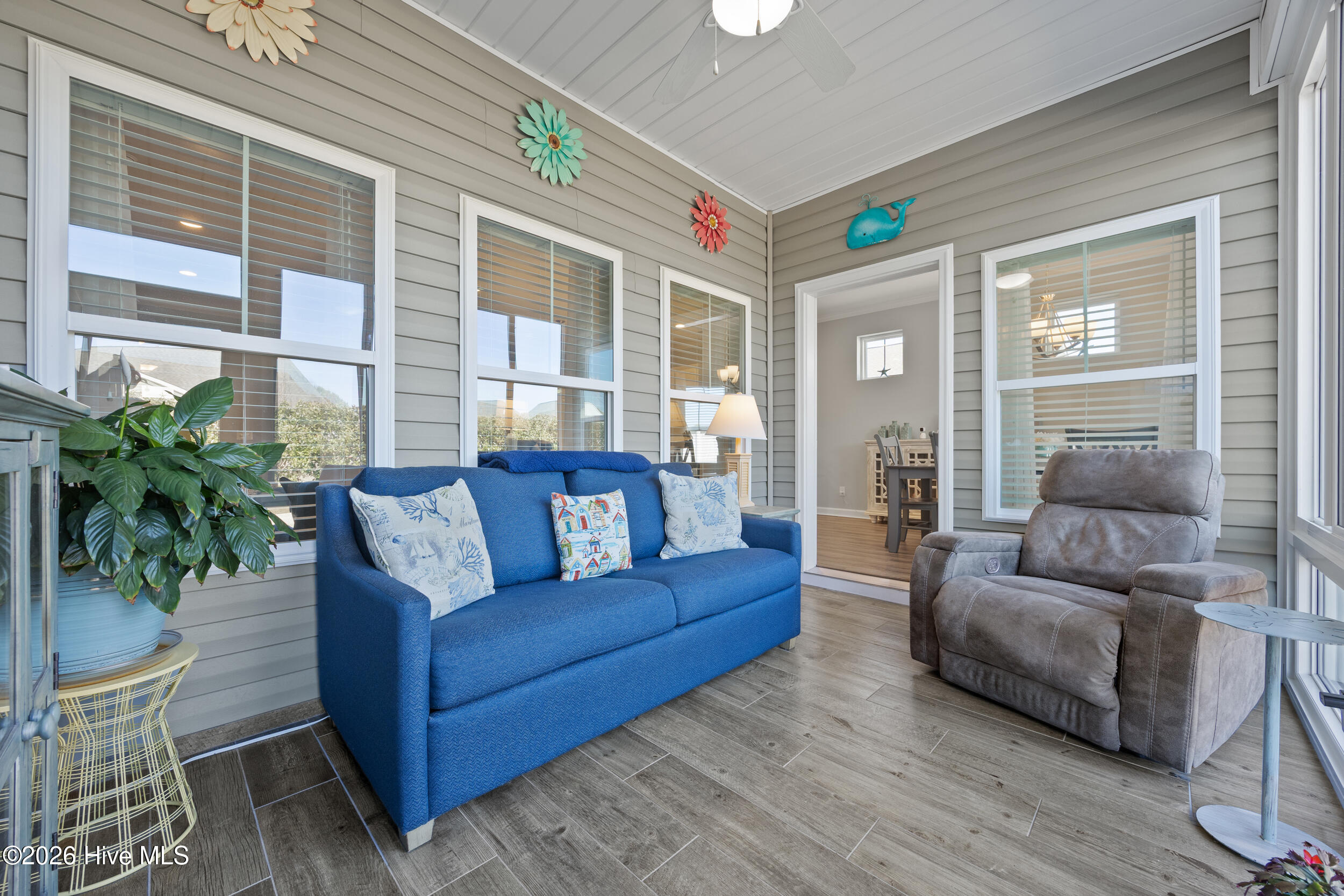 100551713 | Photo 33