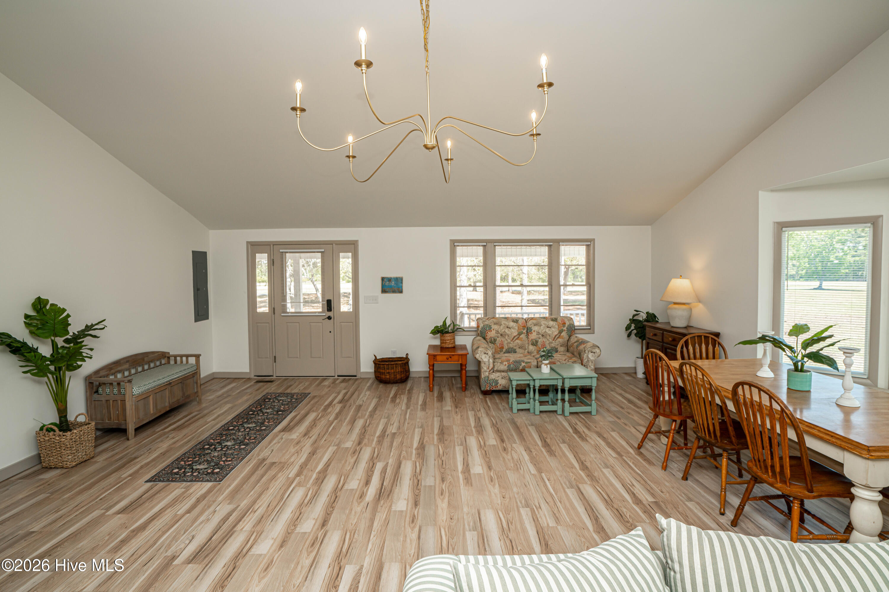 100567372 | Photo 22