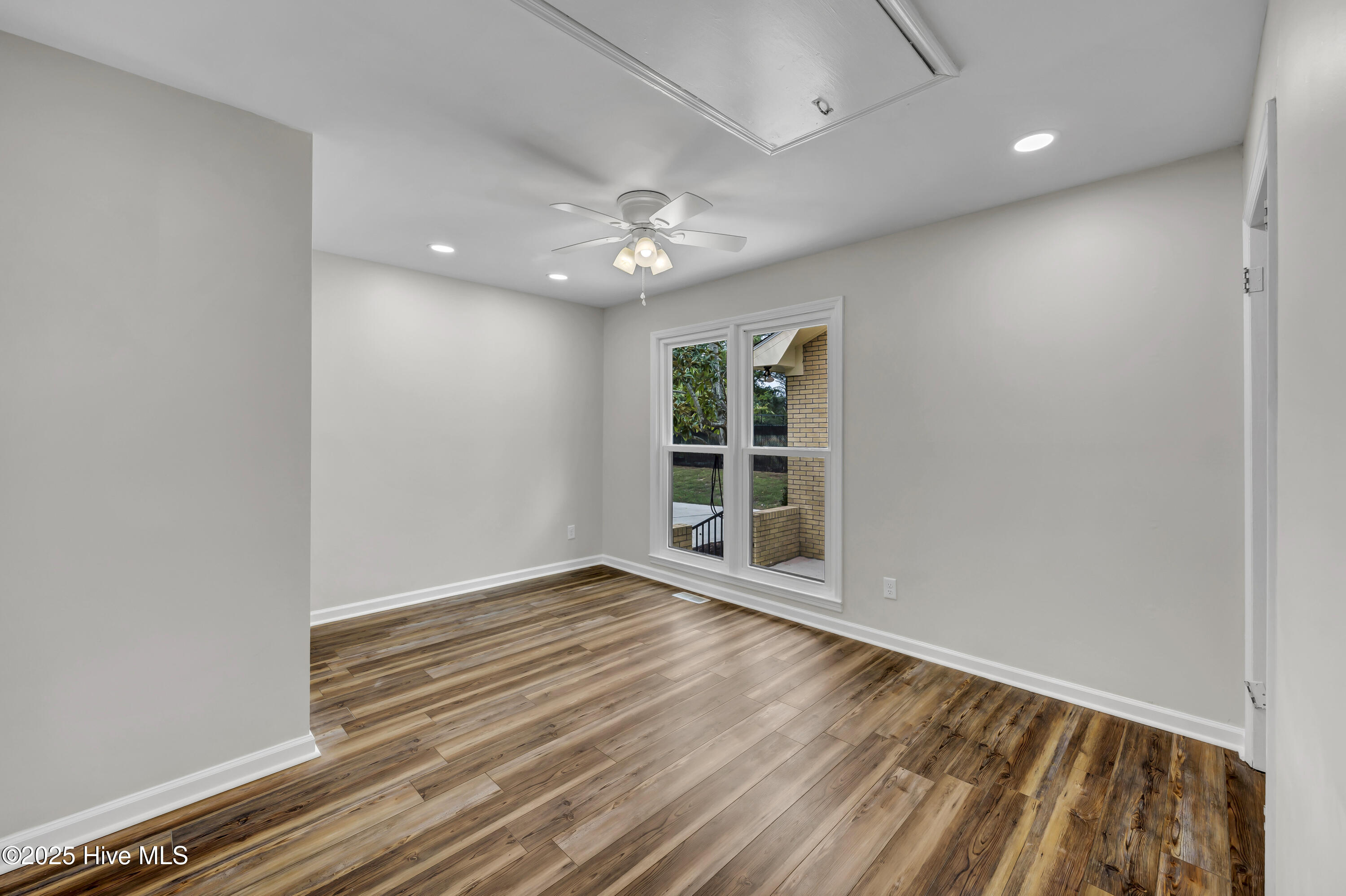 100533138 | Photo 19