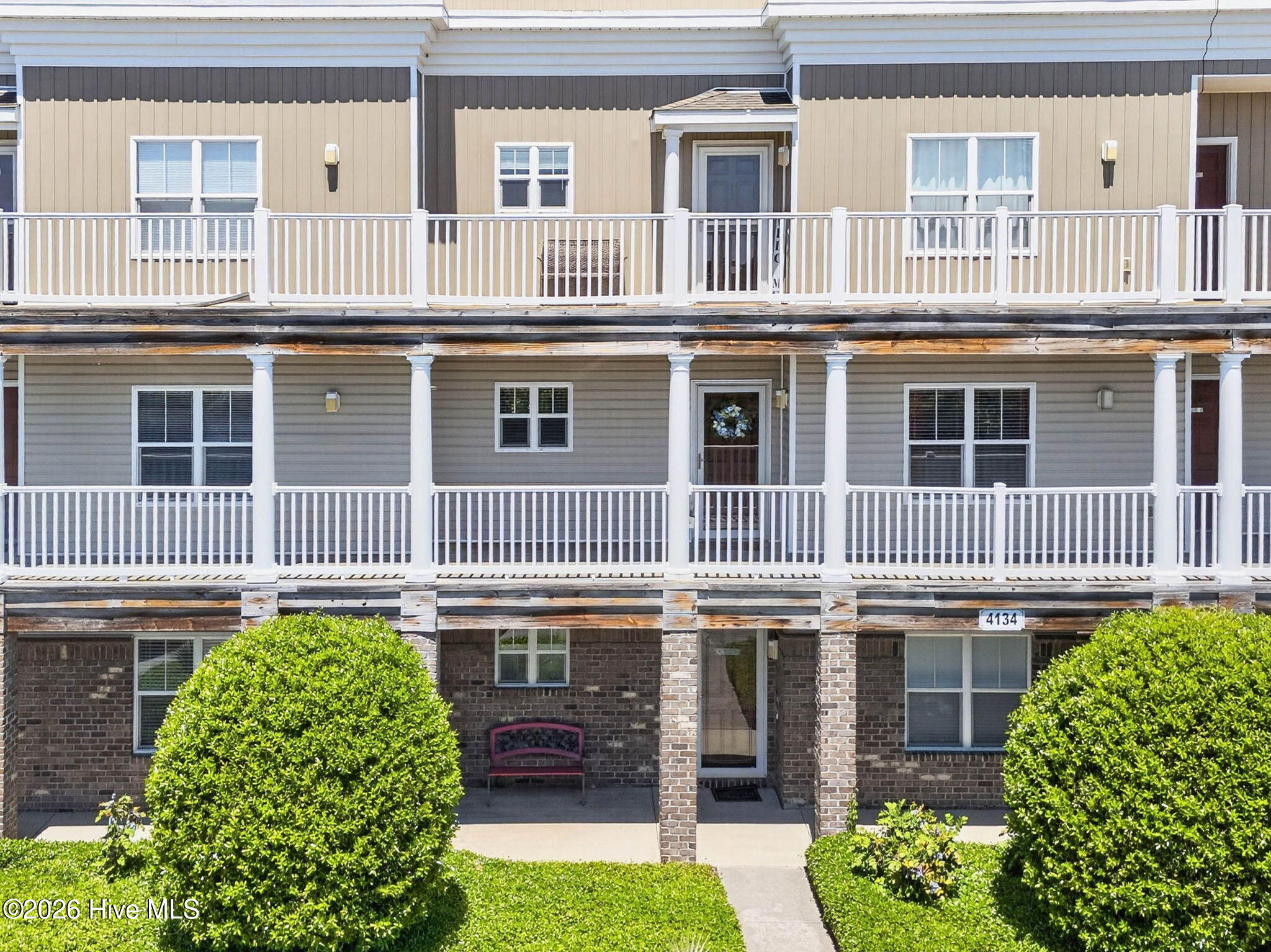 100562066 | Photo 35