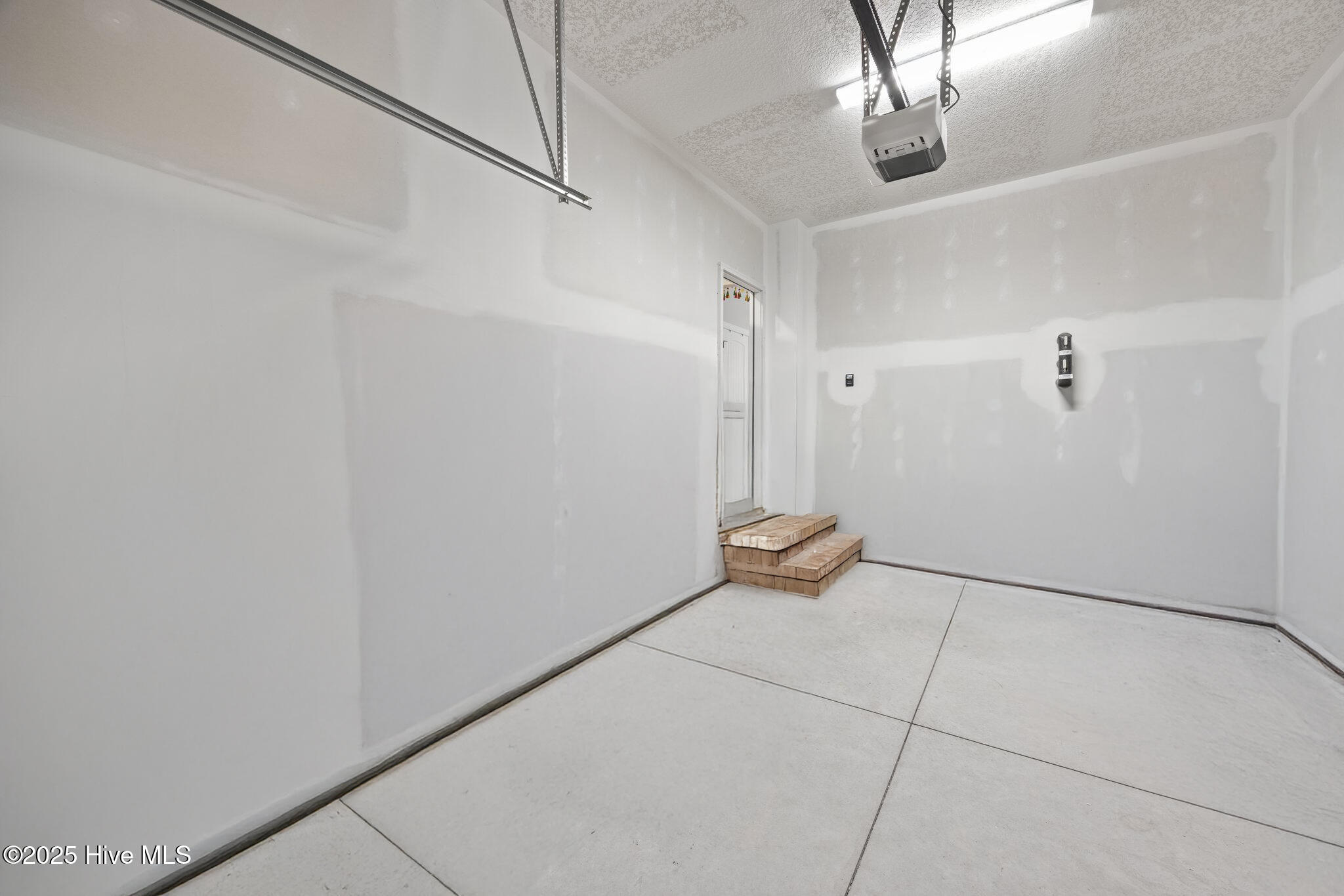 100557164 | Photo 21