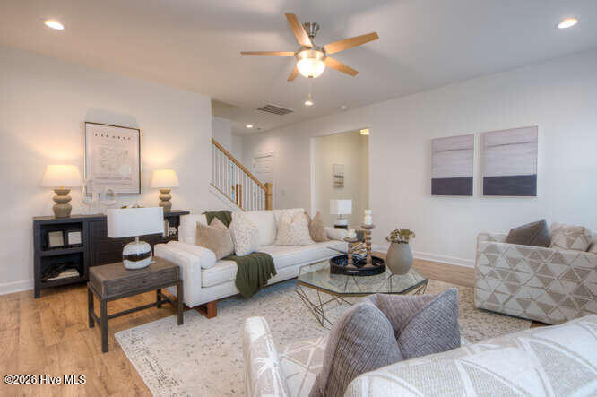 100563707 | Photo 19