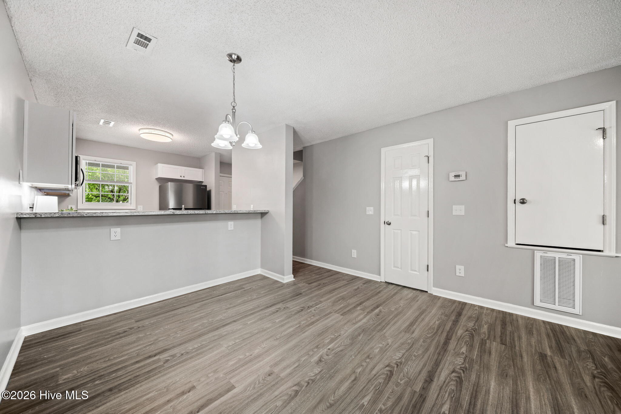 100565173 | Photo 11