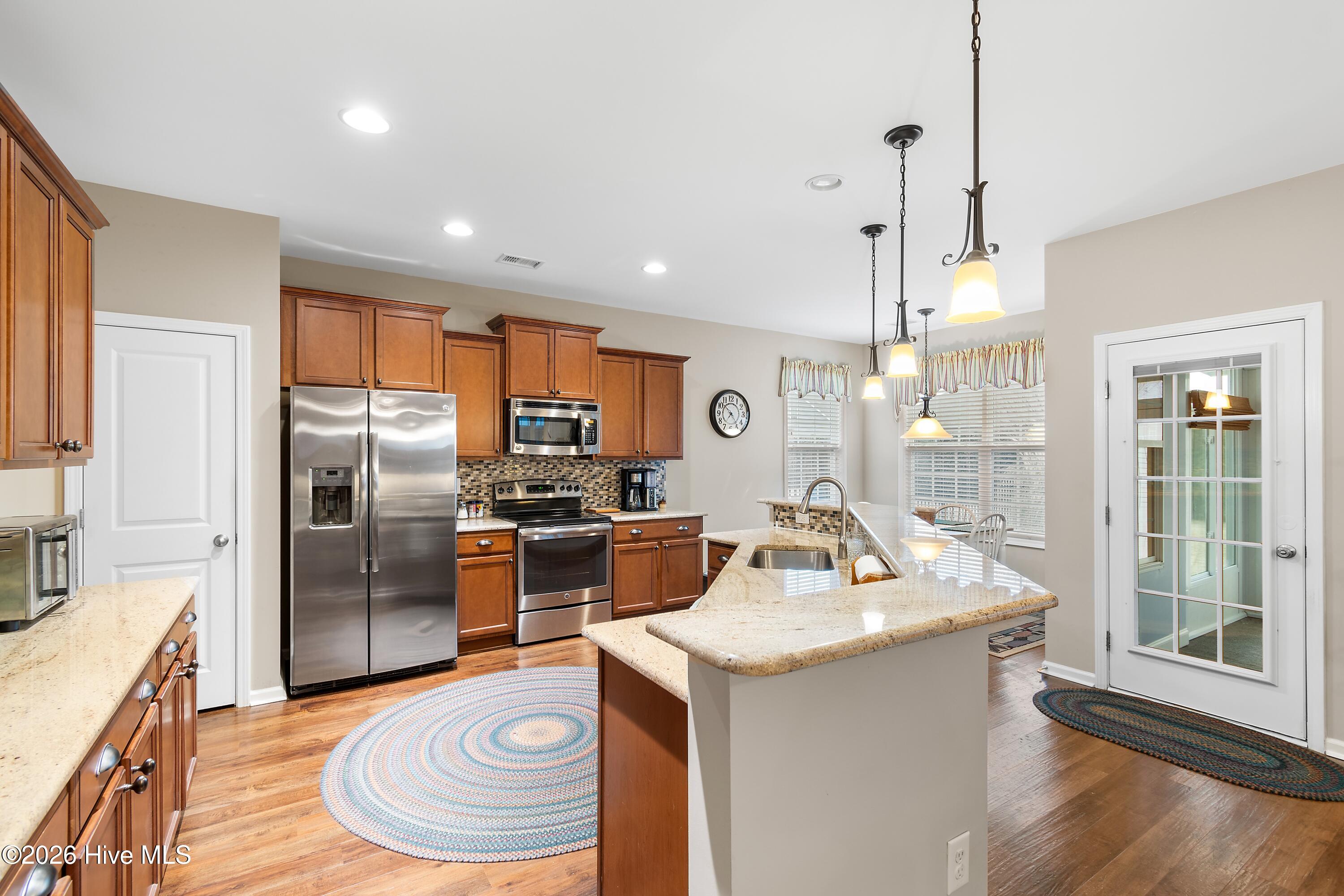 100553294 | Photo 19