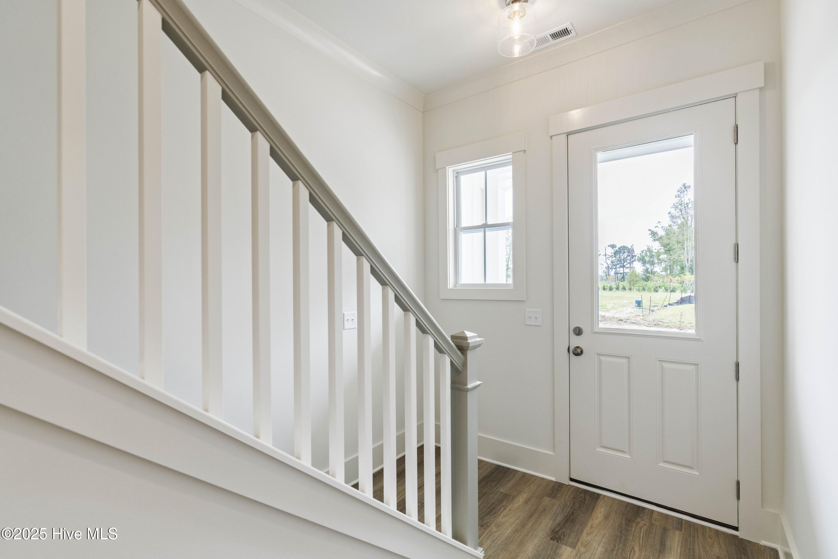 100519186 | Photo 18