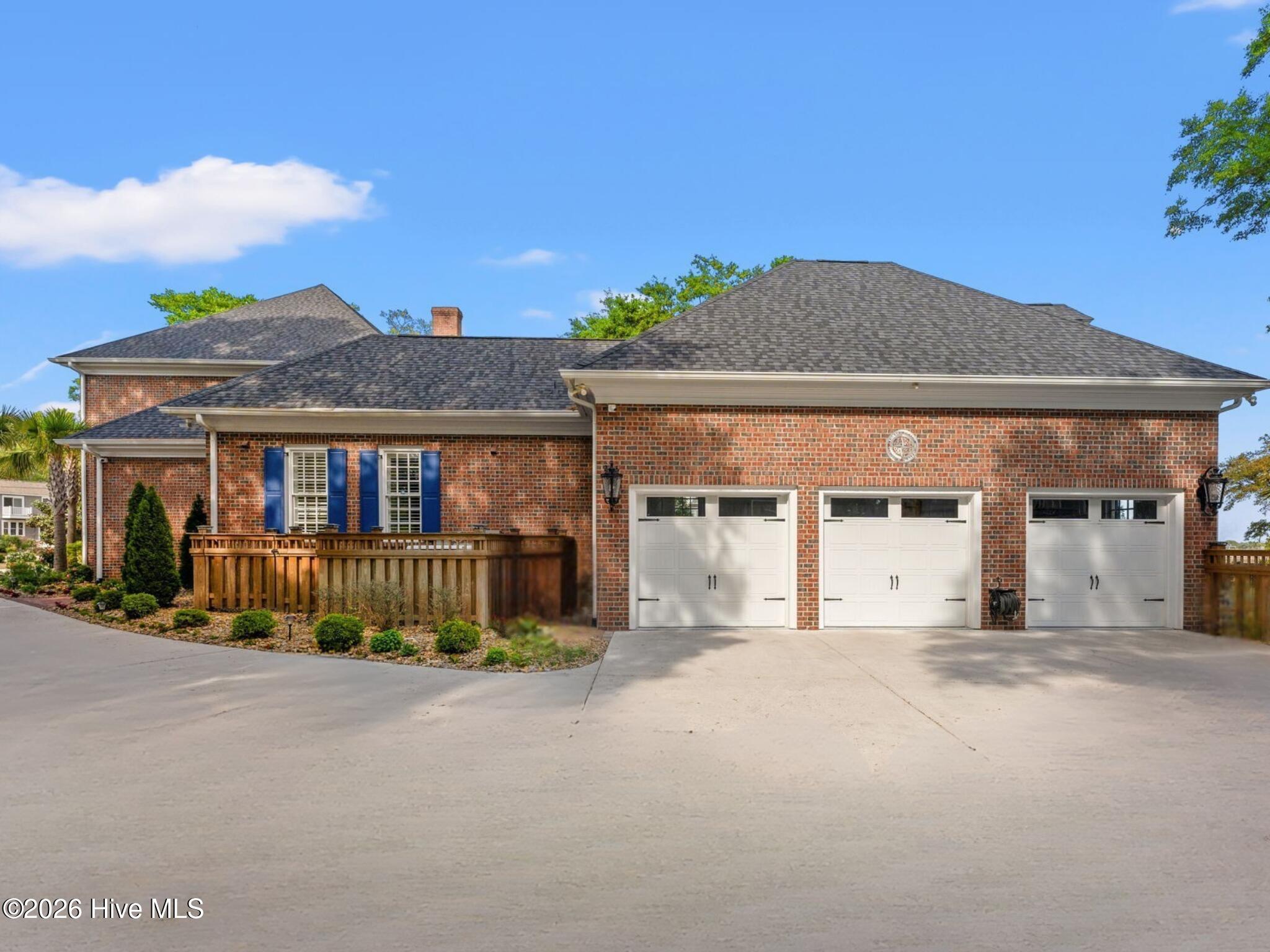 100568629 | Photo 49