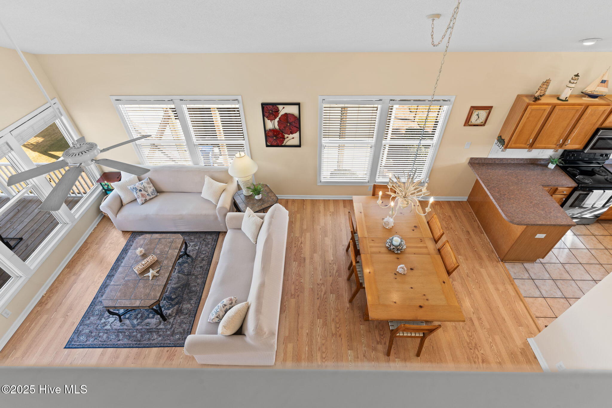 100532728 | Photo 32