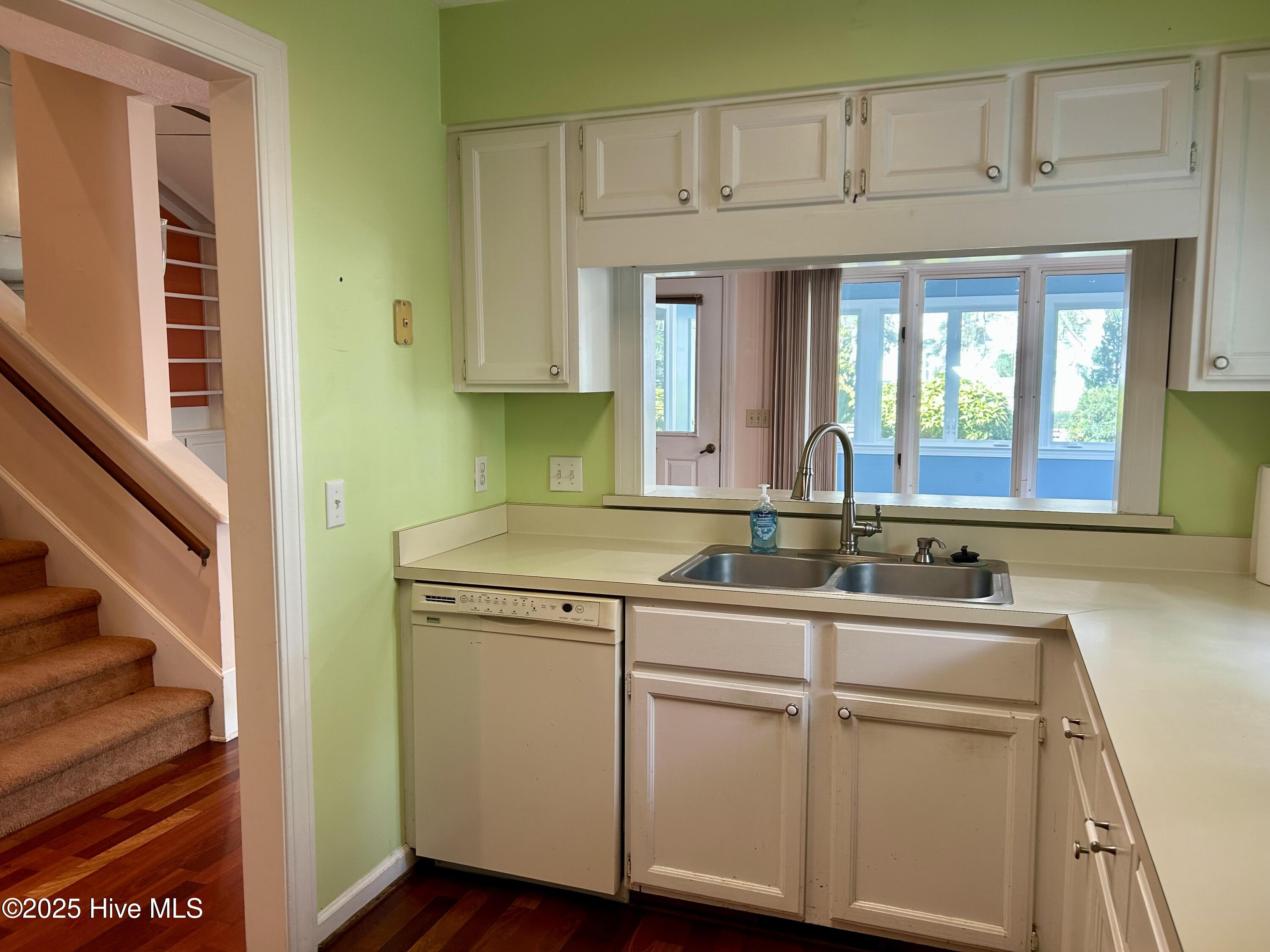 100532166 | Photo 12