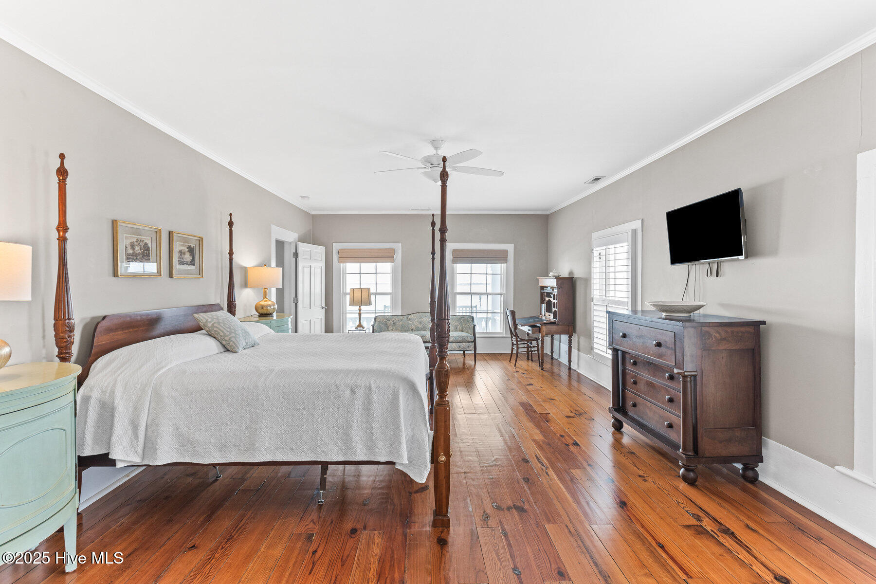 100561116 | Photo 28