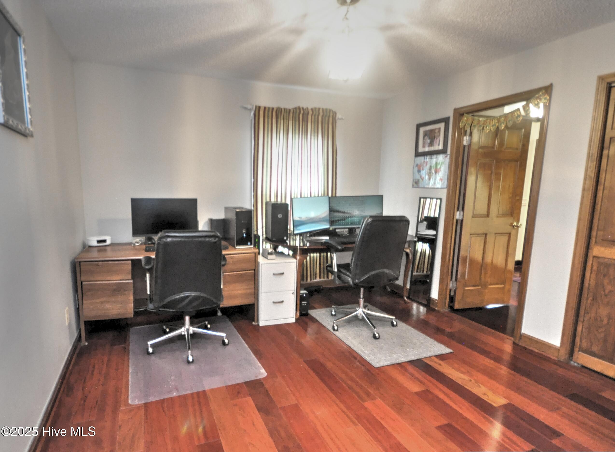 100546216 | Photo 33