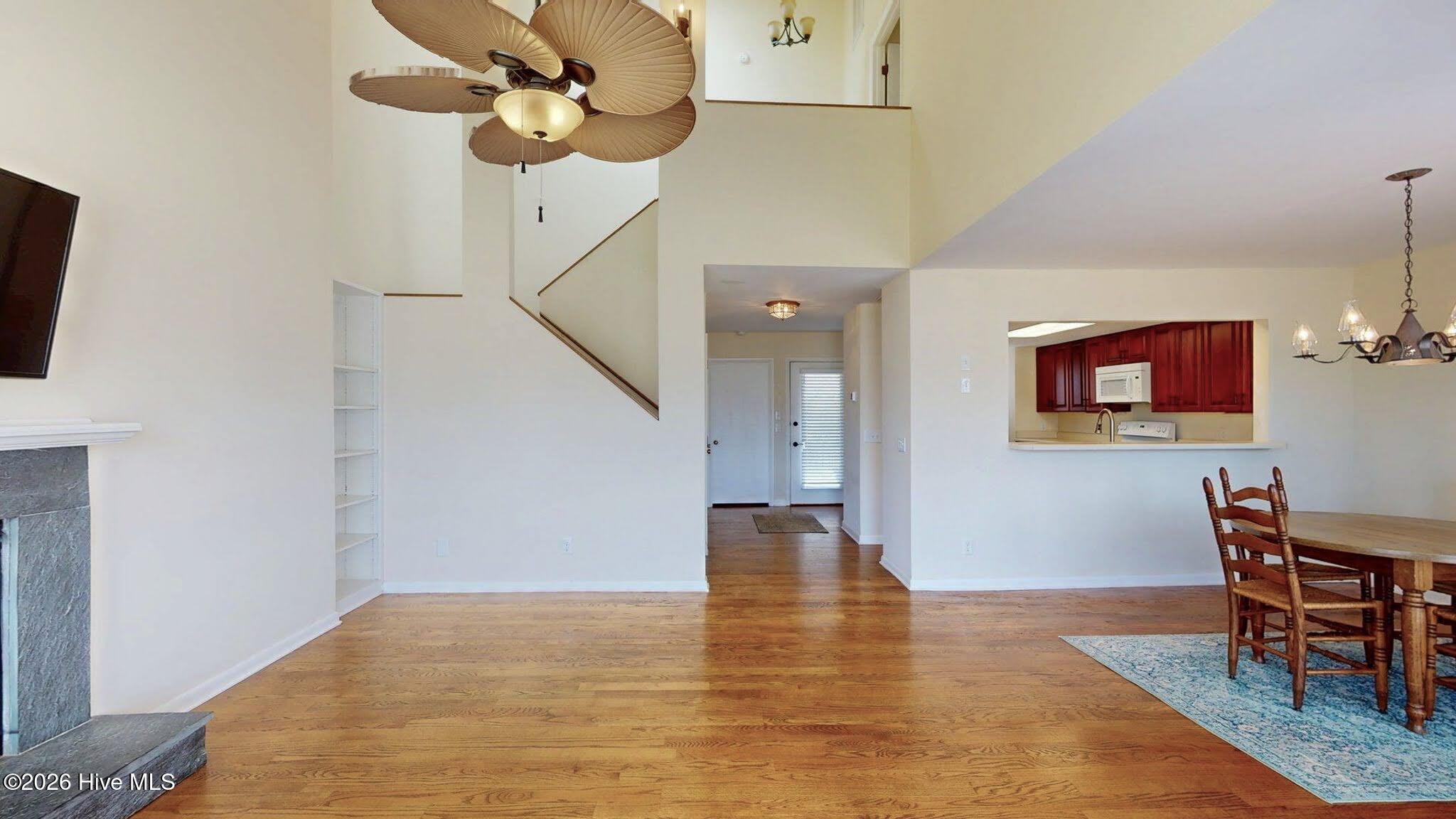 100561610 | Photo 11