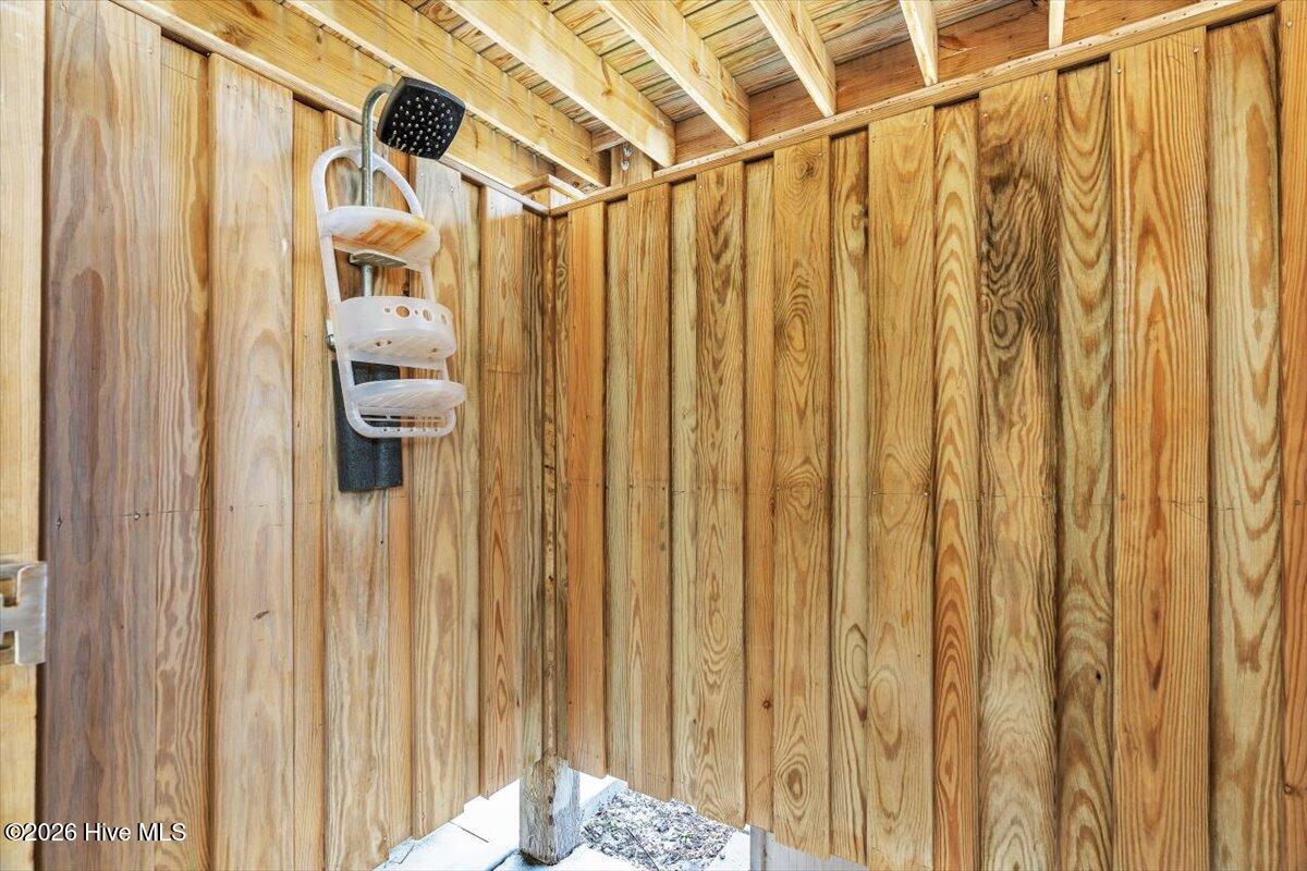 100547142 | Photo 16