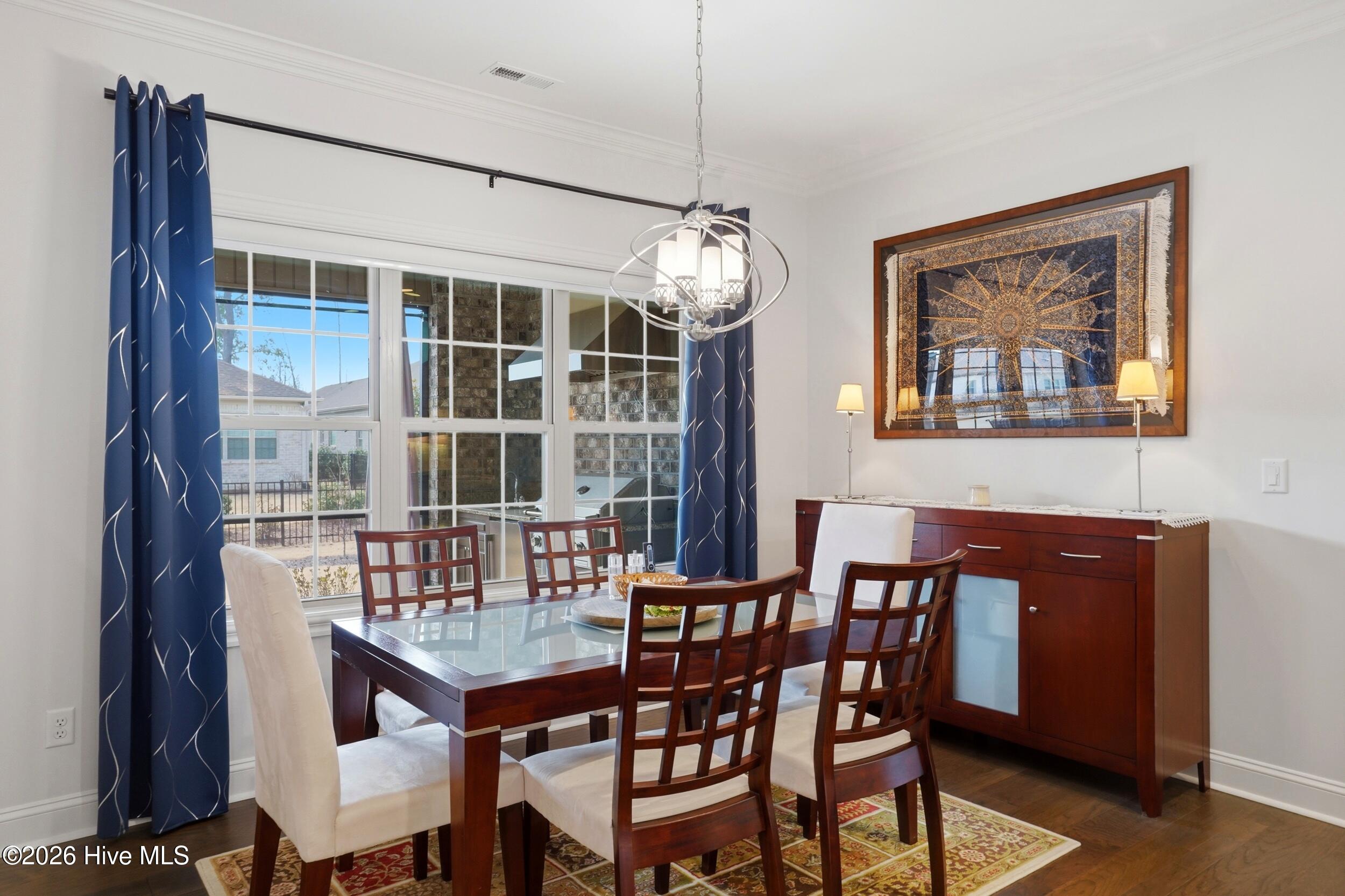 100560979 | Photo 18