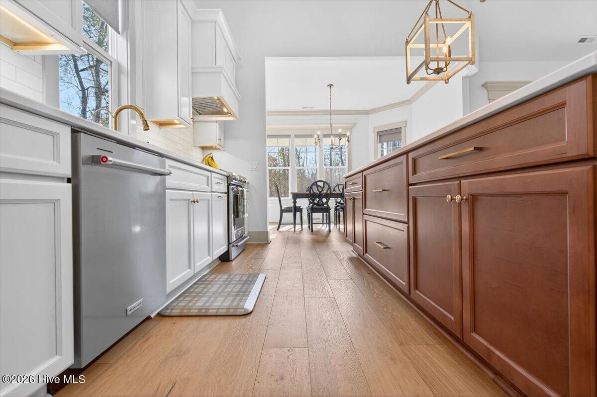 100549175 | Photo 13