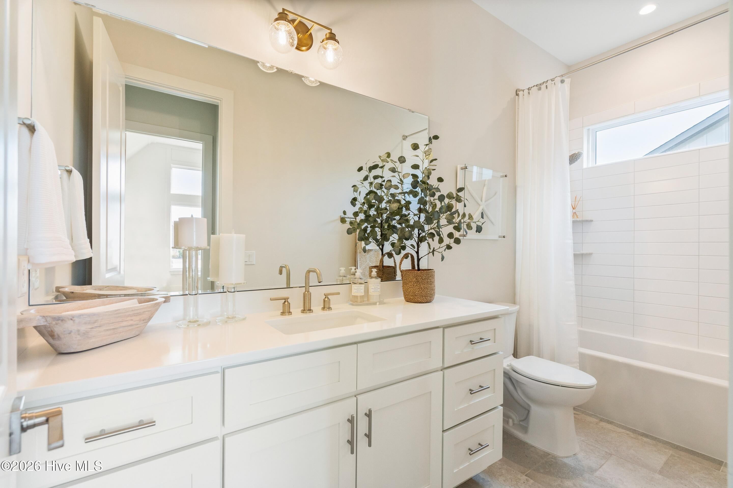 100546830 | Photo 36