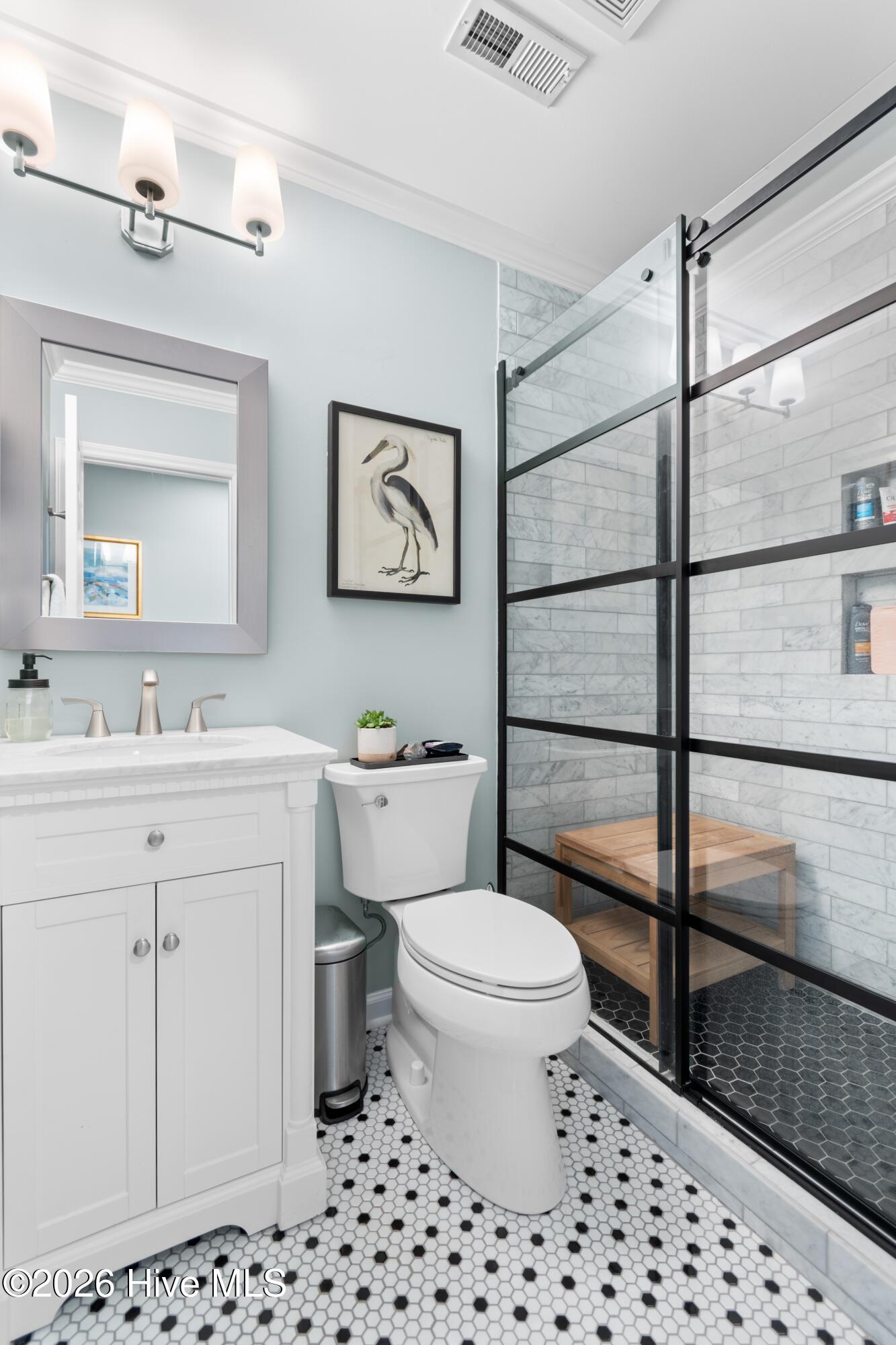 100558104 | Photo 33