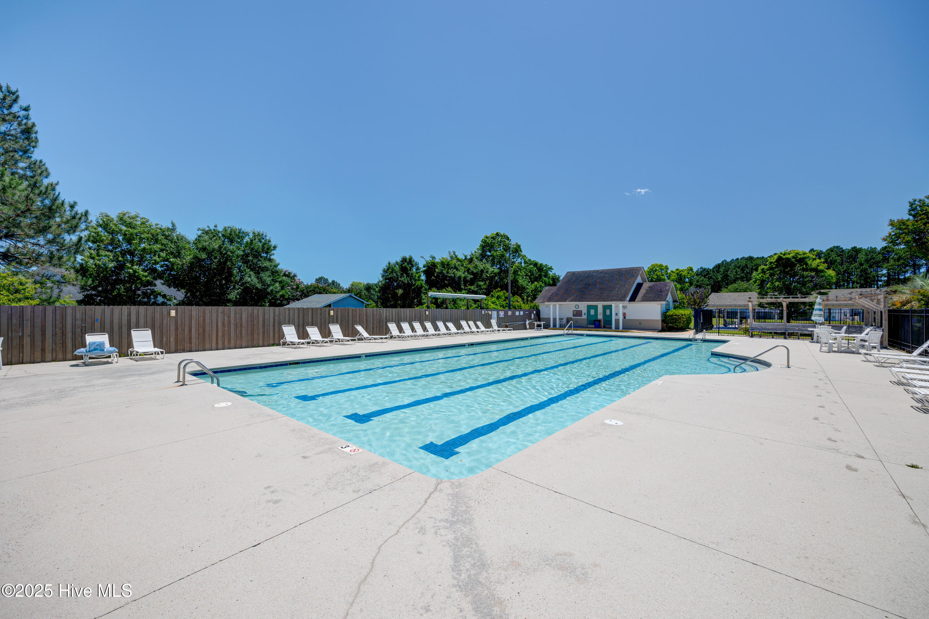 100541920 | Photo 61