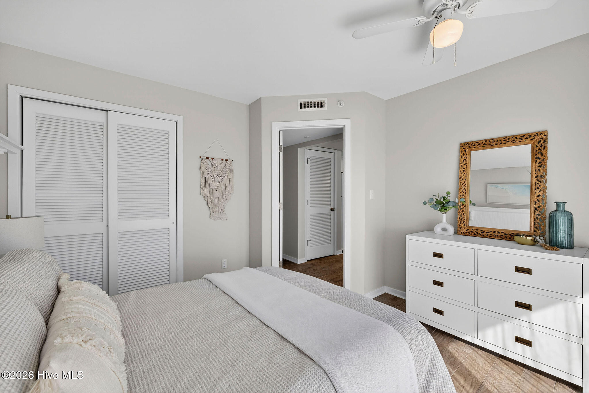 100554863 | Photo 21