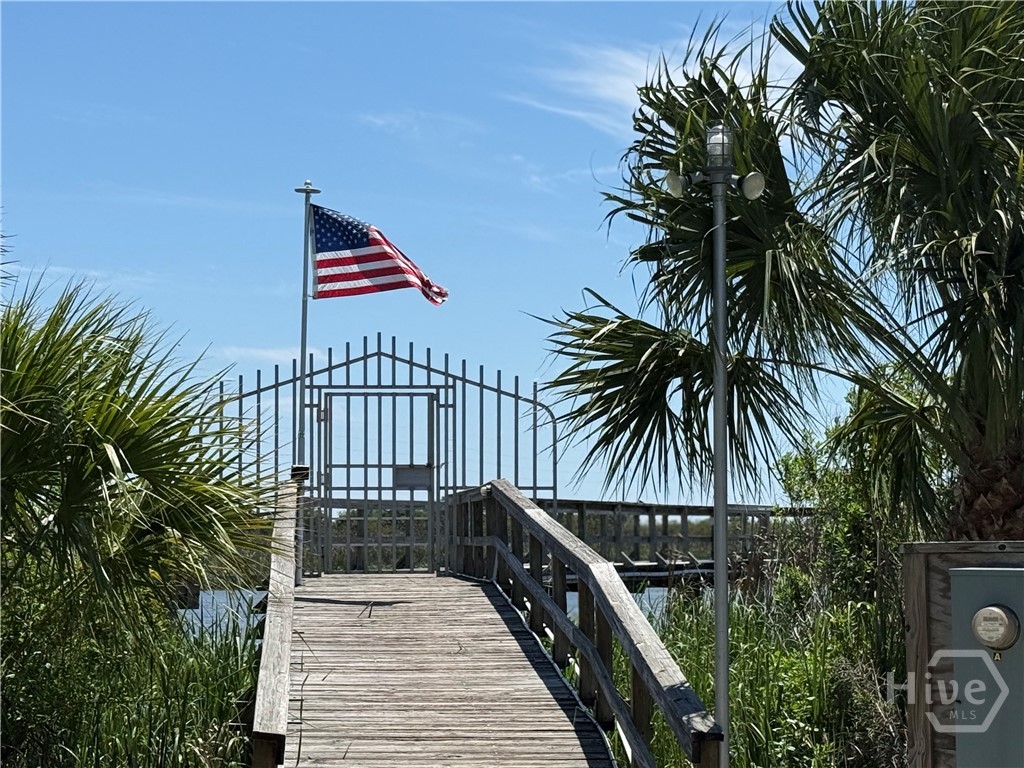 Entrance to Settlers Bluff Dock
