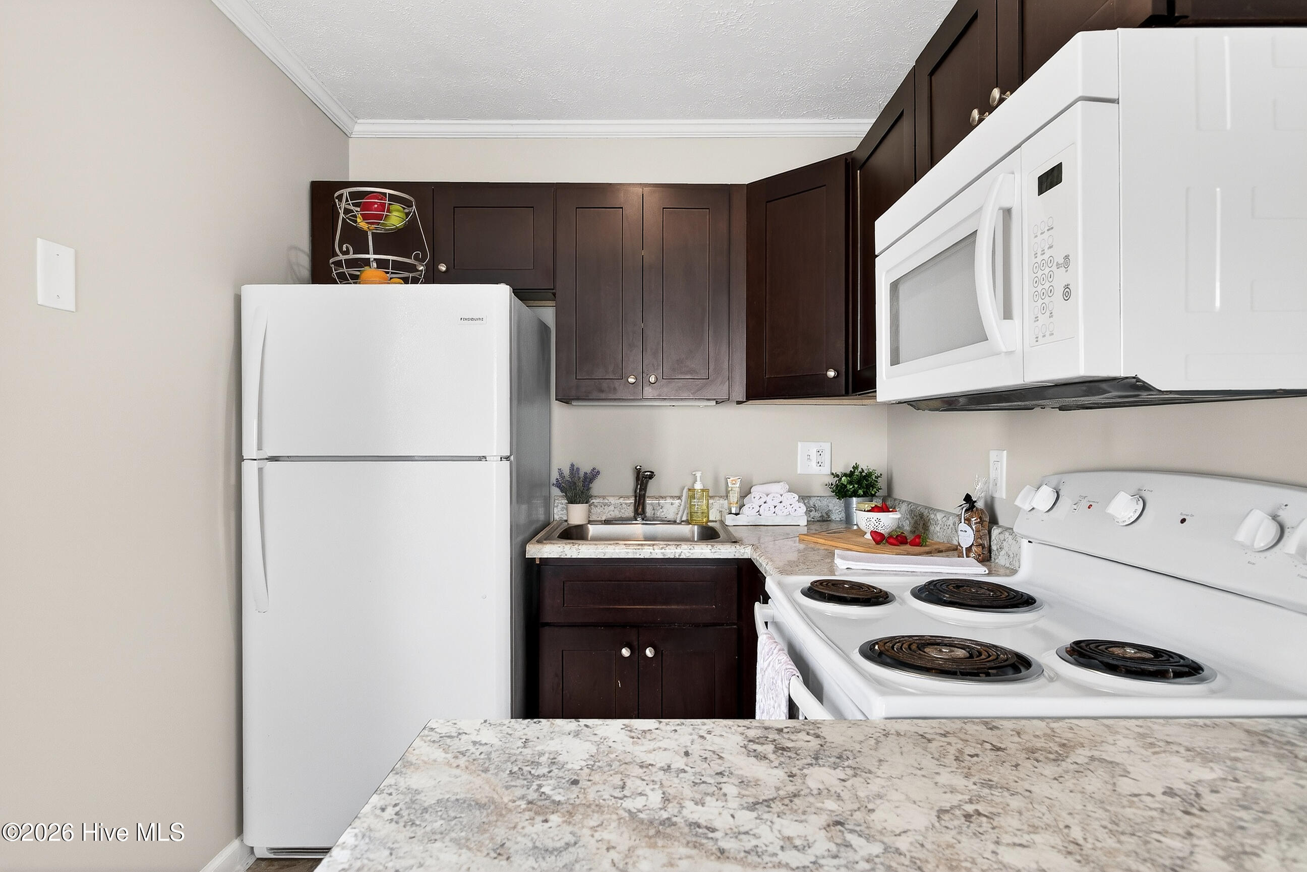 100562717 | Photo 11