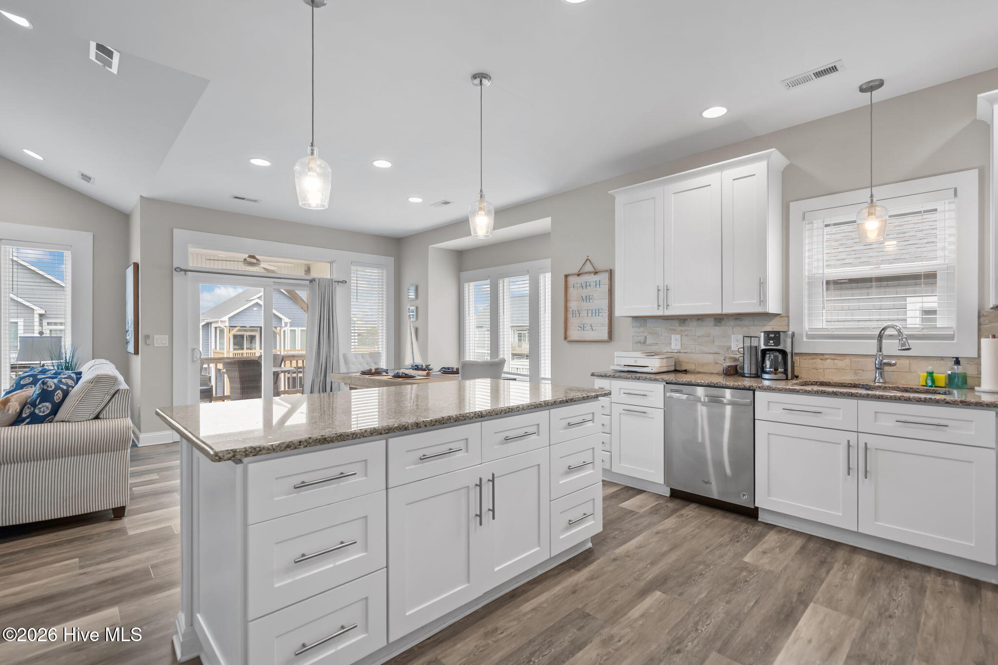 100553388 | Photo 42