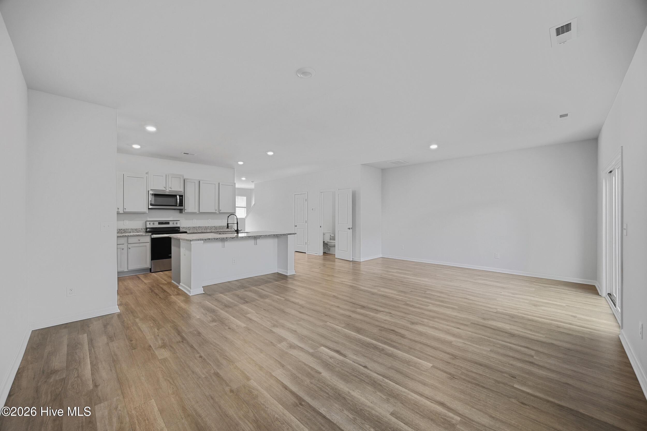 100566602 | Photo 12