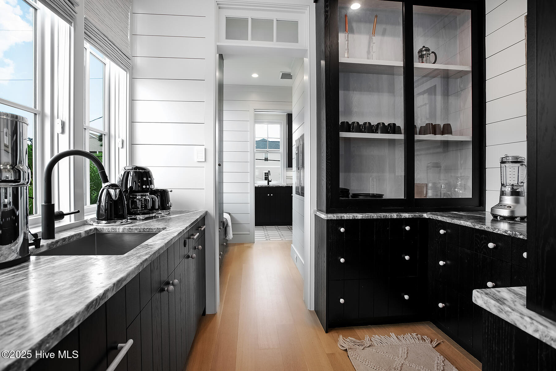 100528983 | Photo 25