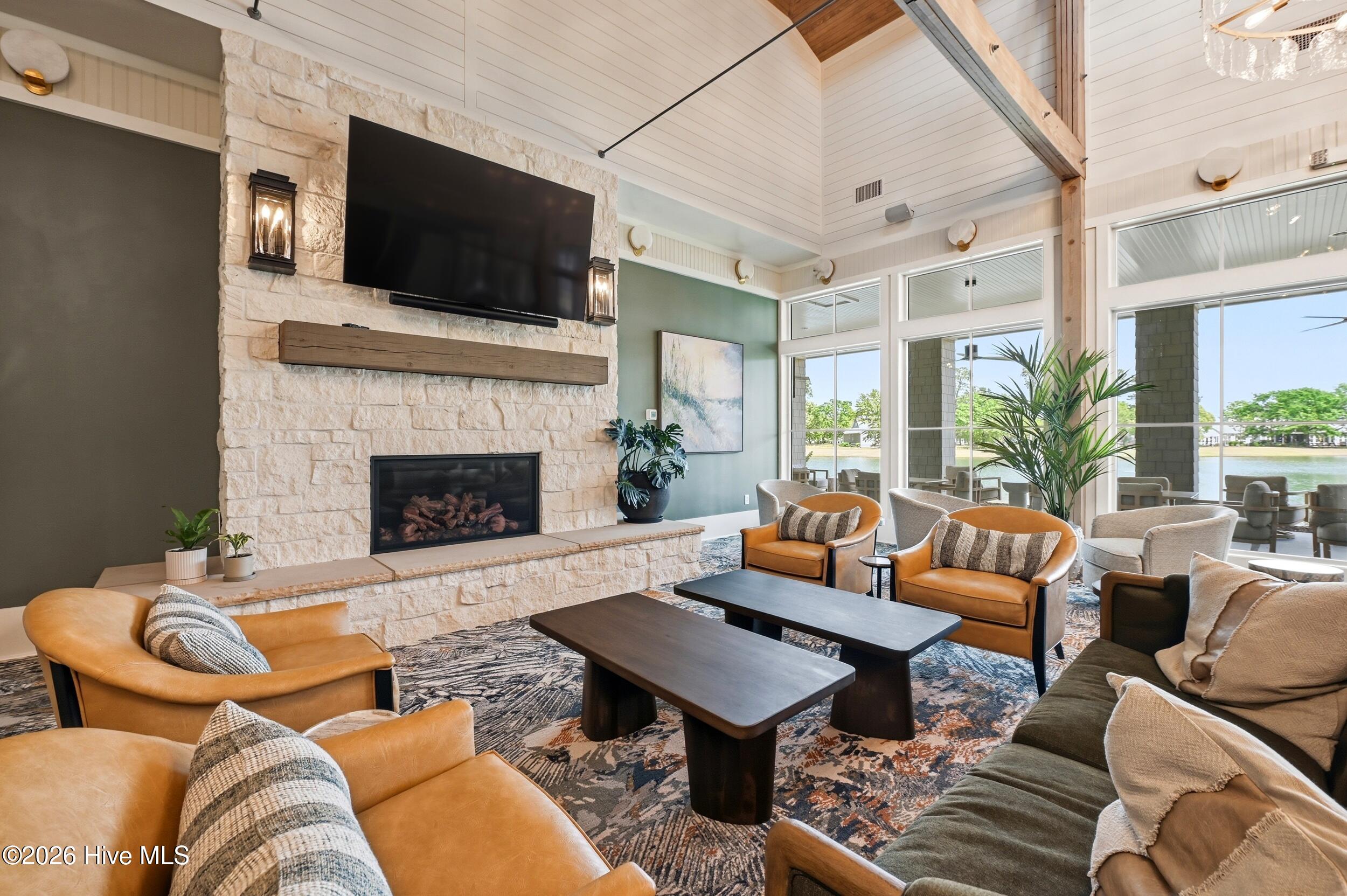 100567855 | Photo 71