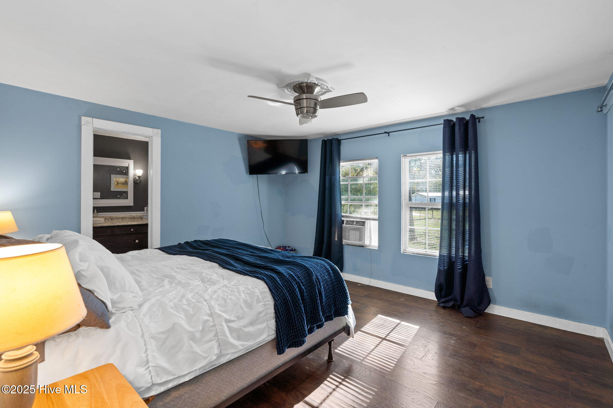 100538220 | Photo 22