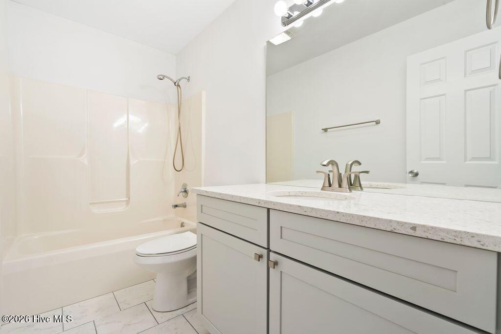 100548851 | Photo 23