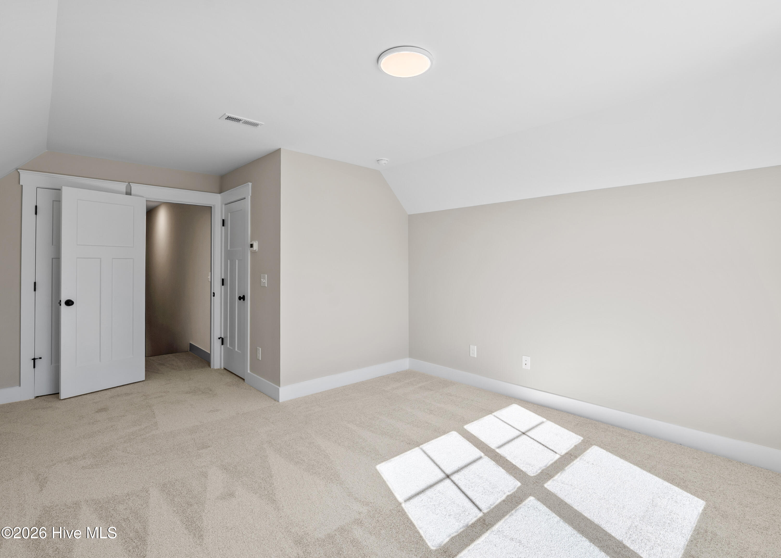 100553596 | Photo 26